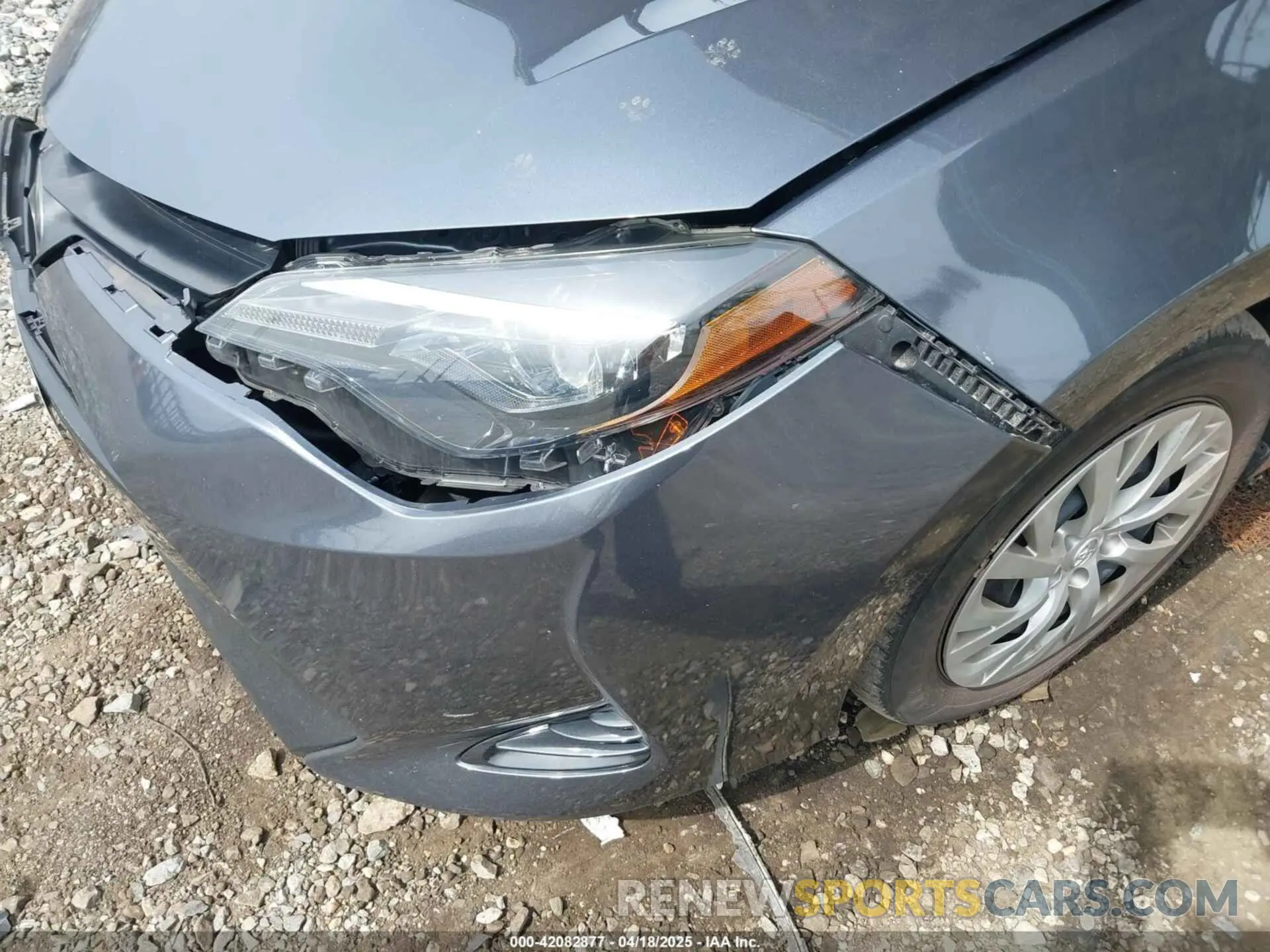17 Photograph of a damaged car 2T1BURHE6KC125269 TOYOTA COROLLA 2019