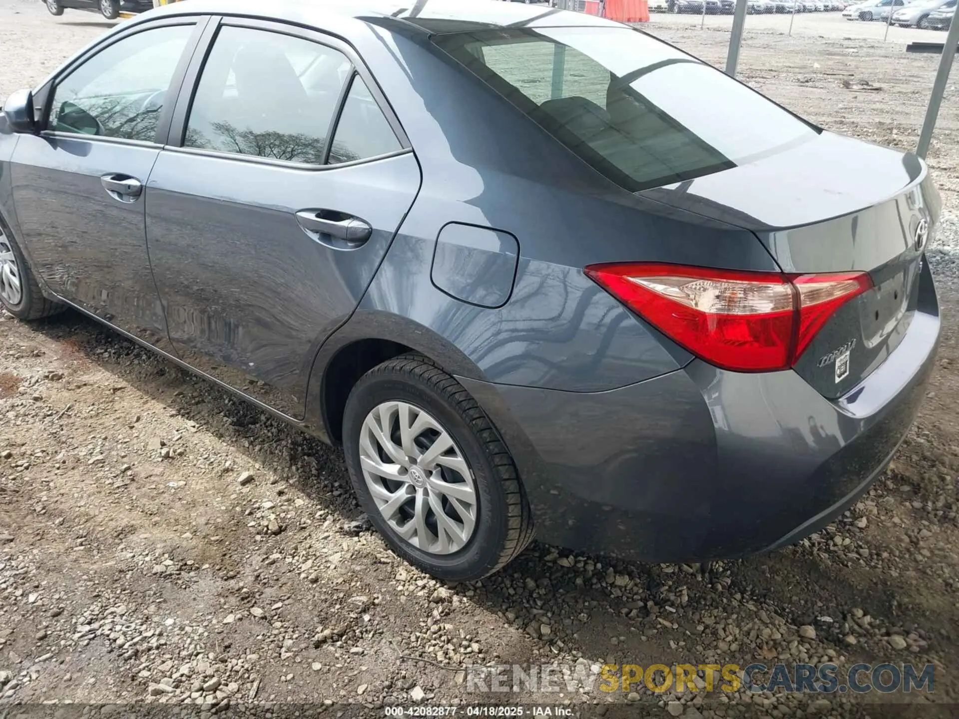 3 Photograph of a damaged car 2T1BURHE6KC125269 TOYOTA COROLLA 2019