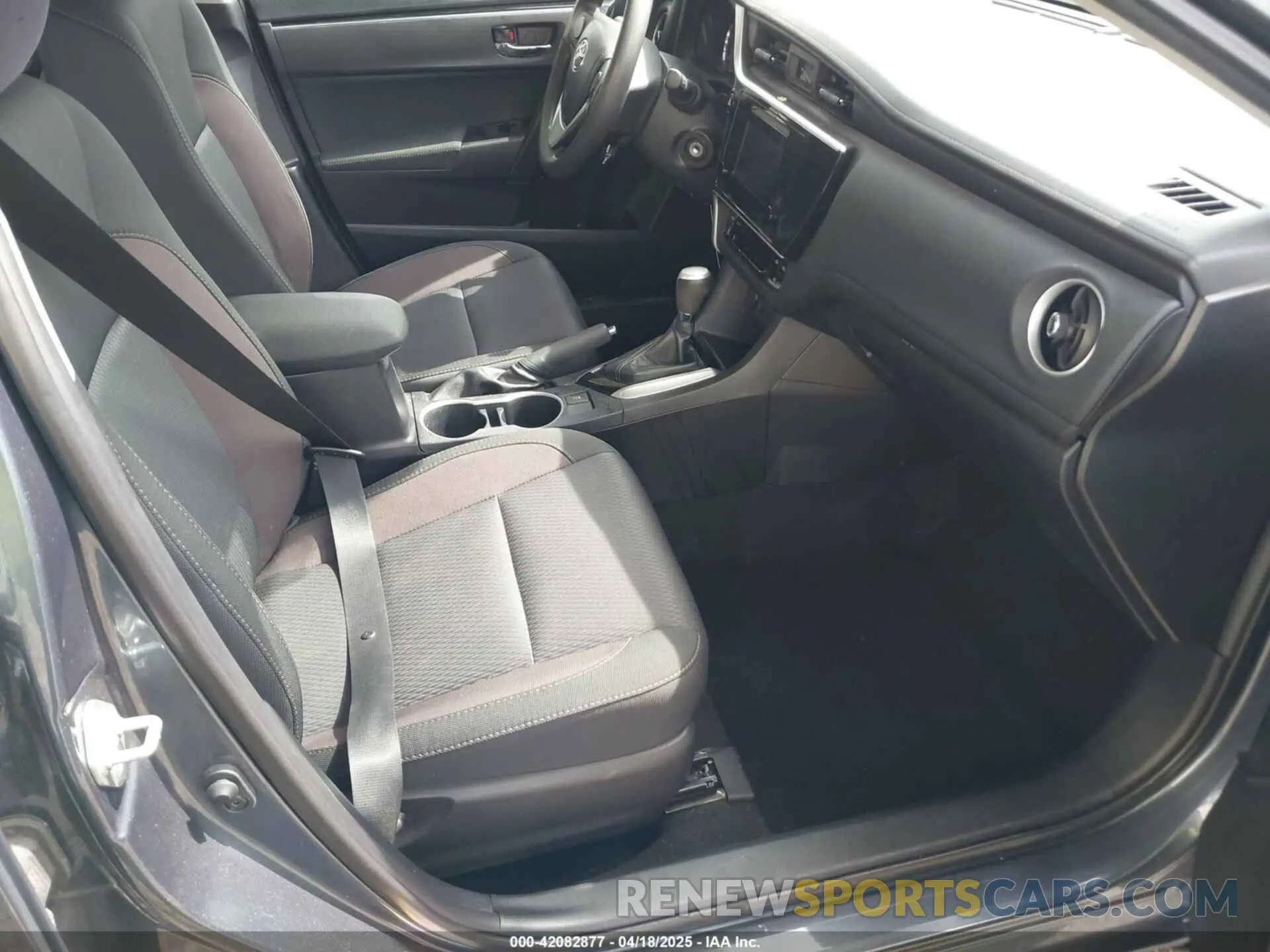 5 Photograph of a damaged car 2T1BURHE6KC125269 TOYOTA COROLLA 2019