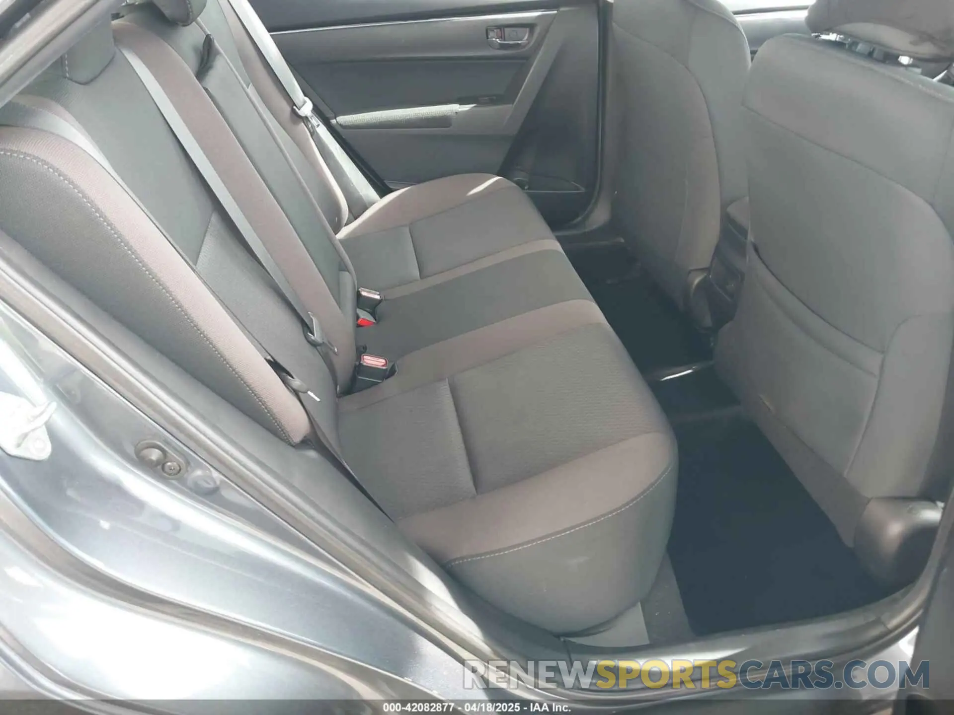 8 Photograph of a damaged car 2T1BURHE6KC125269 TOYOTA COROLLA 2019
