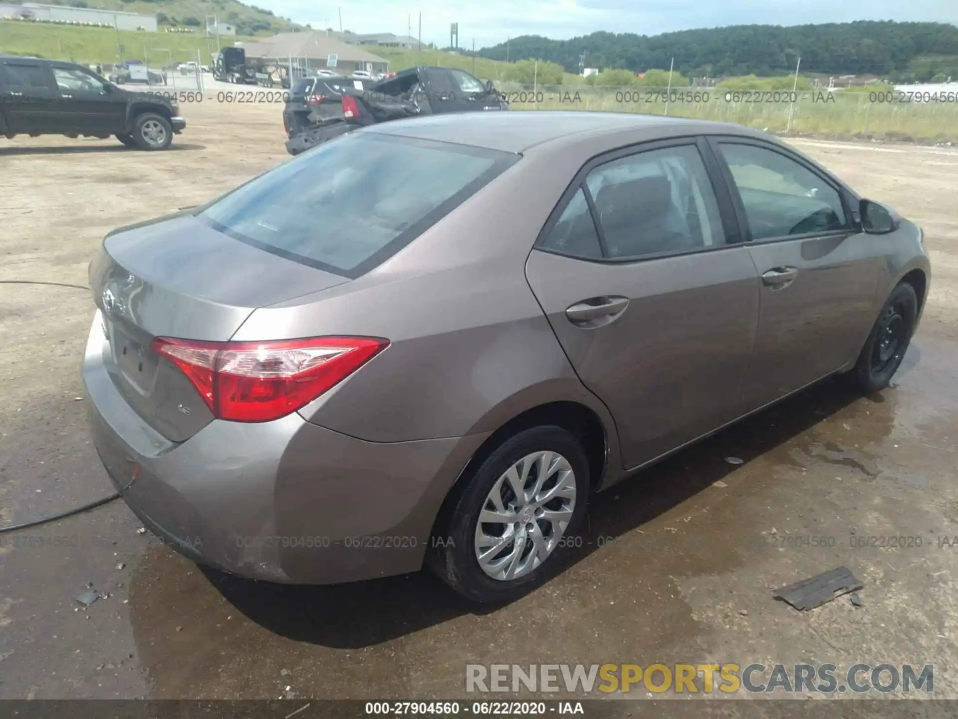 4 Photograph of a damaged car 2T1BURHE6KC133615 TOYOTA COROLLA 2019