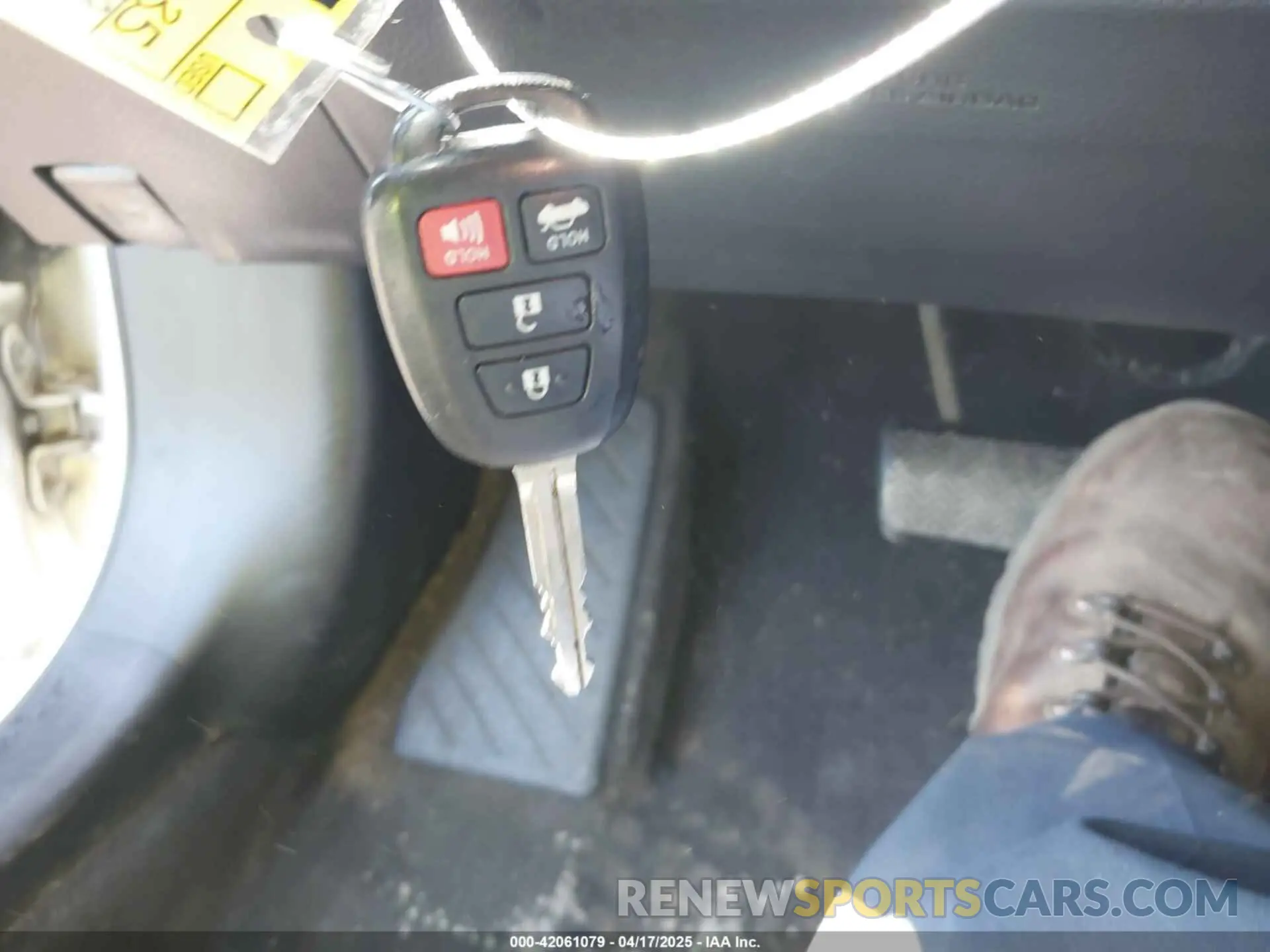 11 Photograph of a damaged car 2T1BURHE6KC134196 TOYOTA COROLLA 2019