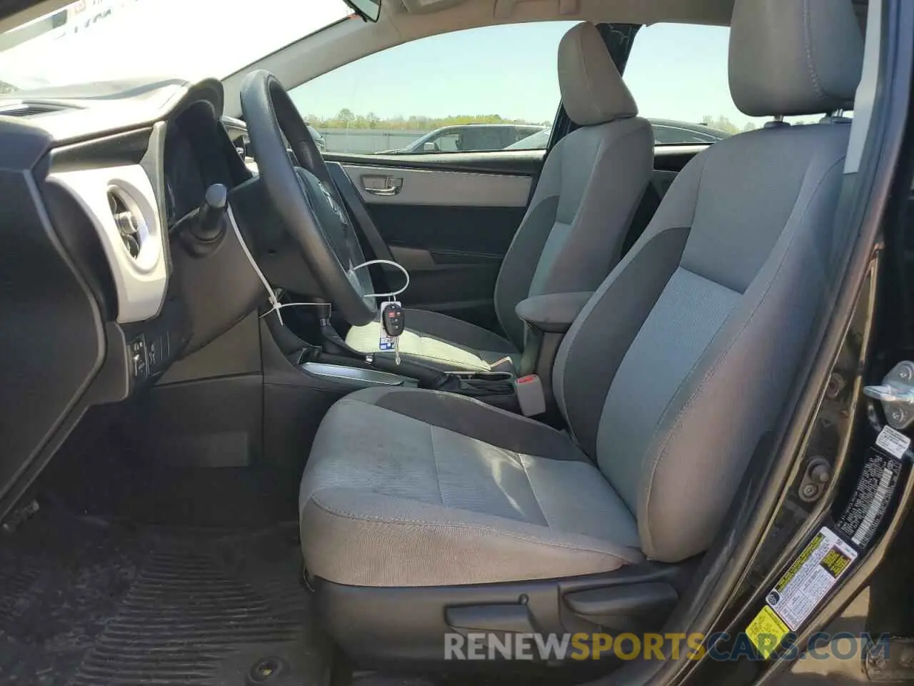 7 Photograph of a damaged car 2T1BURHE6KC137812 TOYOTA COROLLA 2019