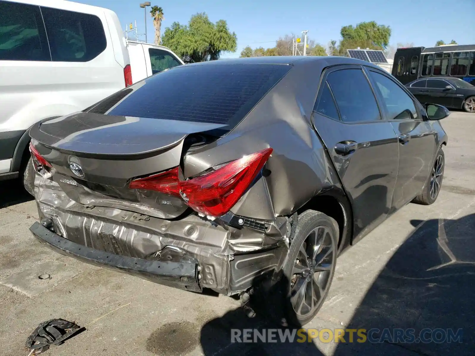 4 Photograph of a damaged car 2T1BURHE6KC138717 TOYOTA COROLLA 2019