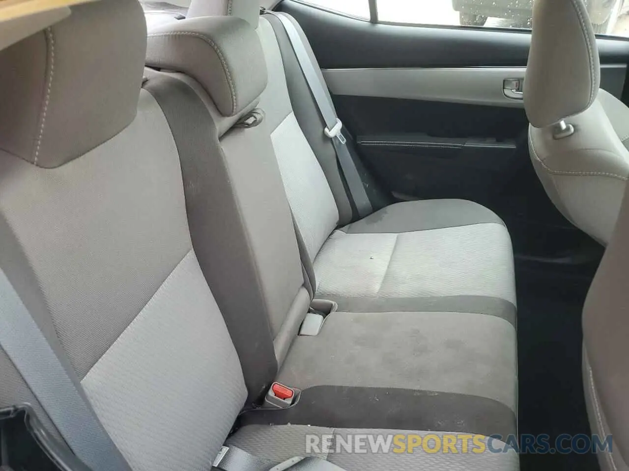 10 Photograph of a damaged car 2T1BURHE6KC143139 TOYOTA COROLLA 2019