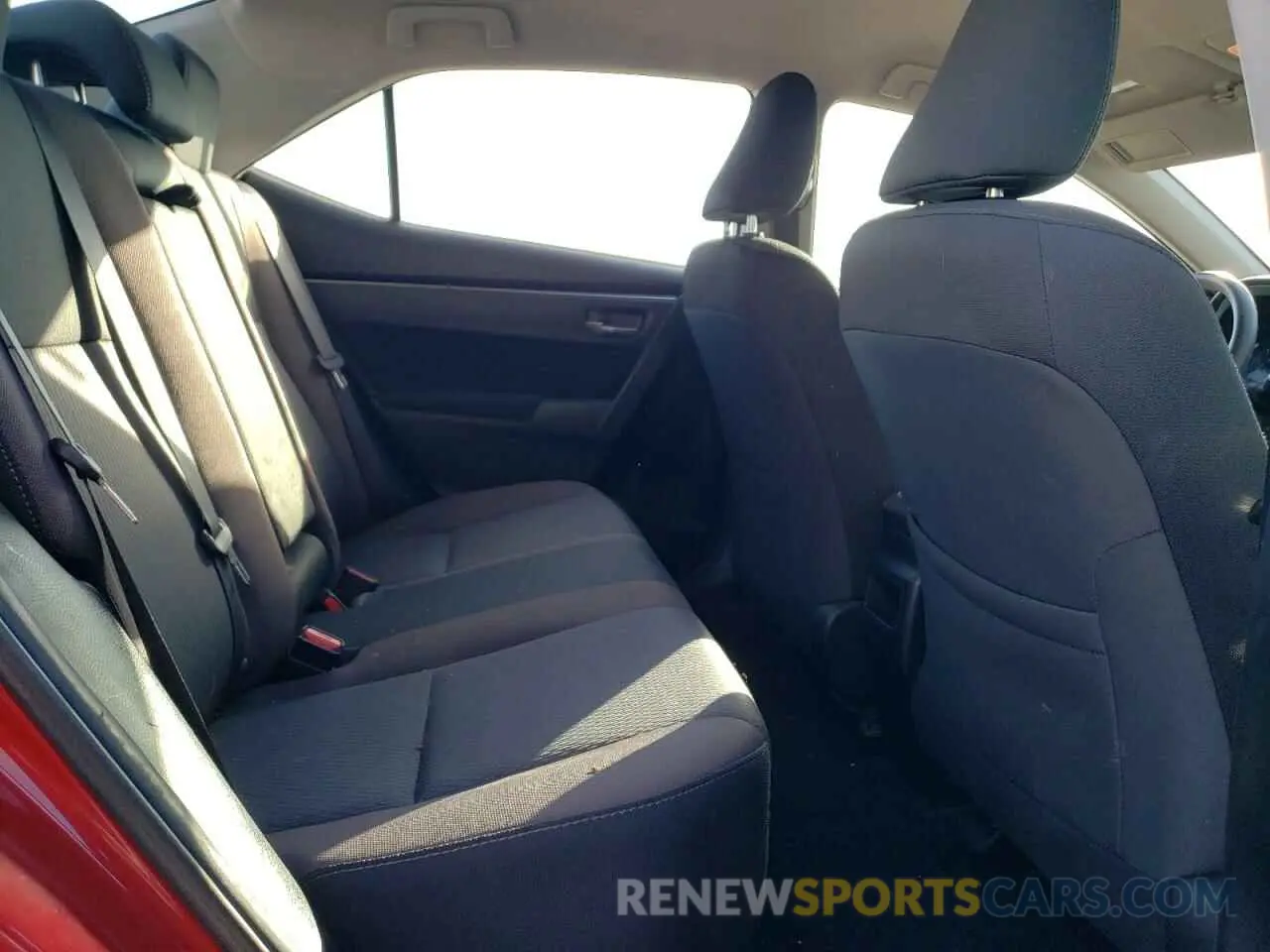 10 Photograph of a damaged car 2T1BURHE6KC147529 TOYOTA COROLLA 2019