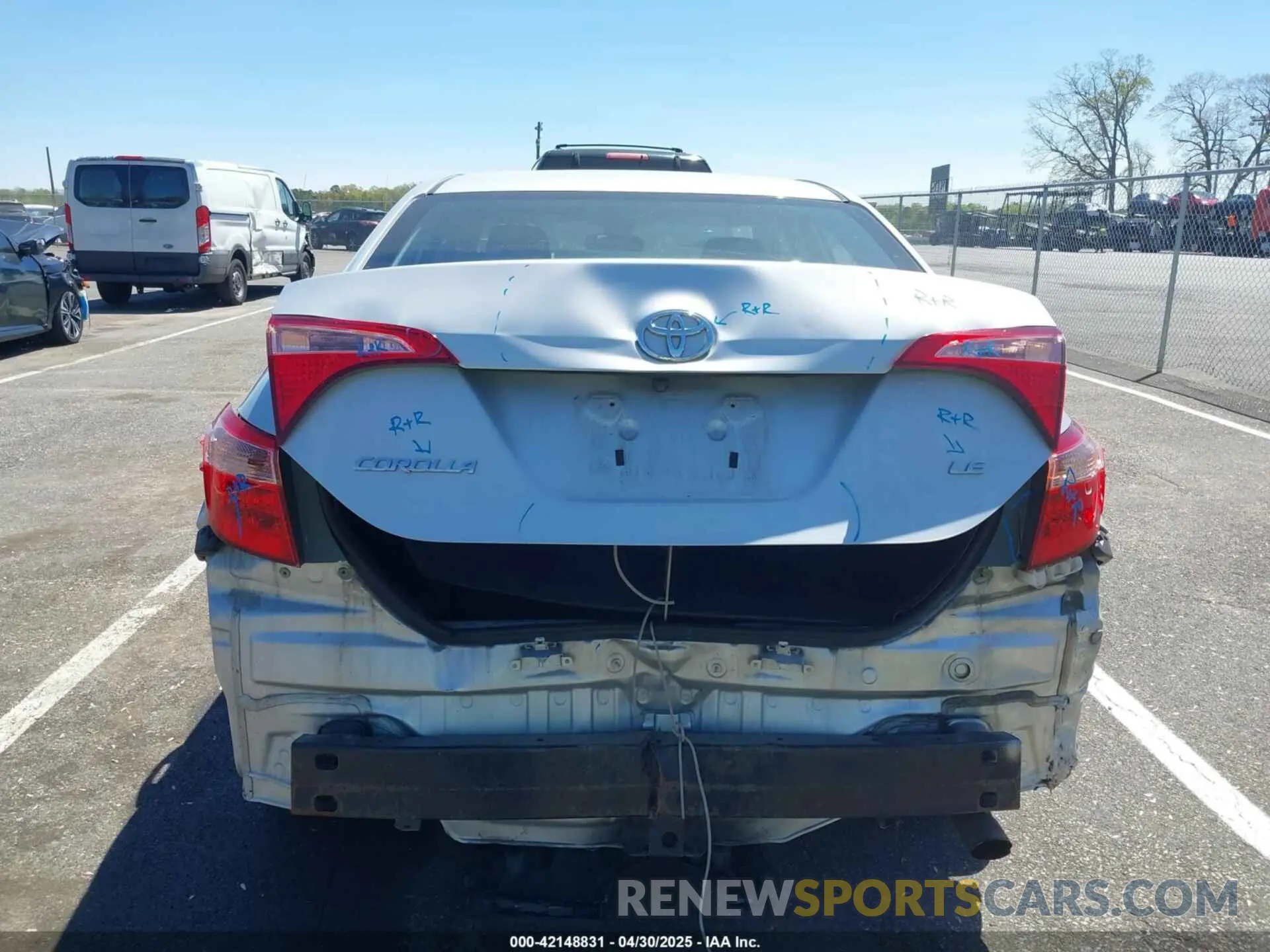 17 Photograph of a damaged car 2T1BURHE6KC148244 TOYOTA COROLLA 2019