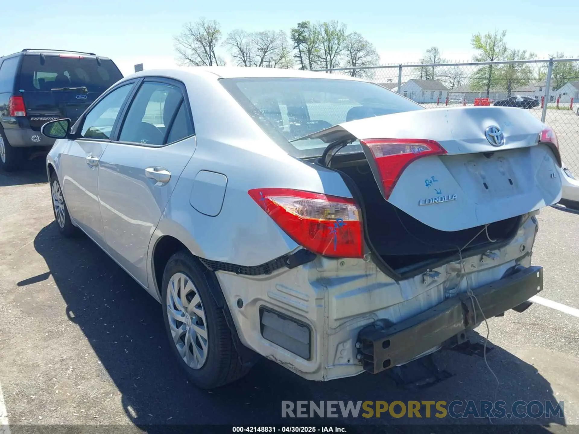 18 Photograph of a damaged car 2T1BURHE6KC148244 TOYOTA COROLLA 2019