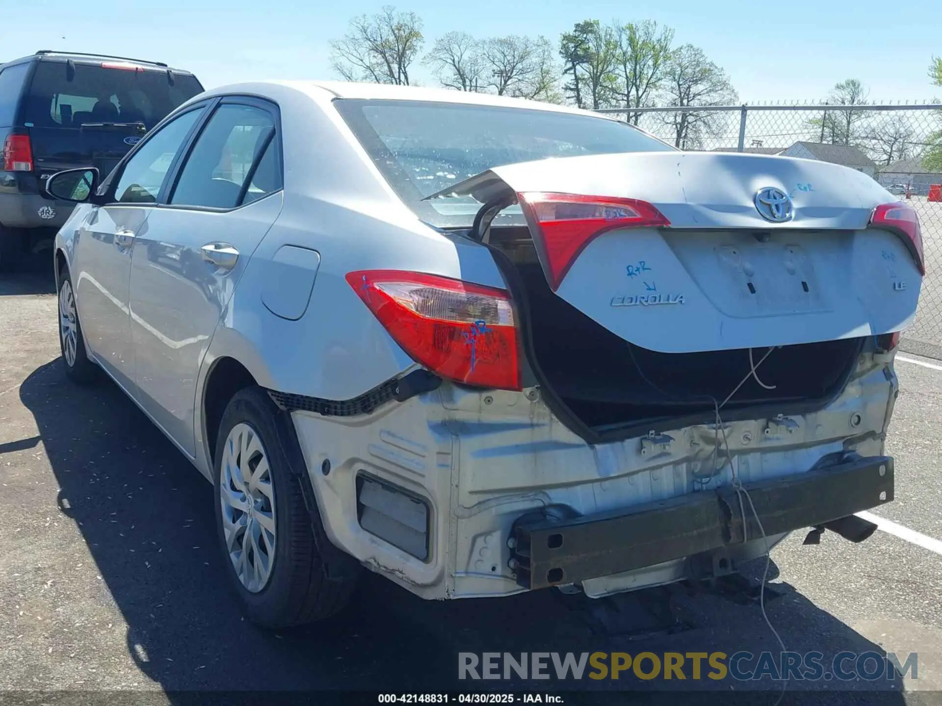 3 Photograph of a damaged car 2T1BURHE6KC148244 TOYOTA COROLLA 2019