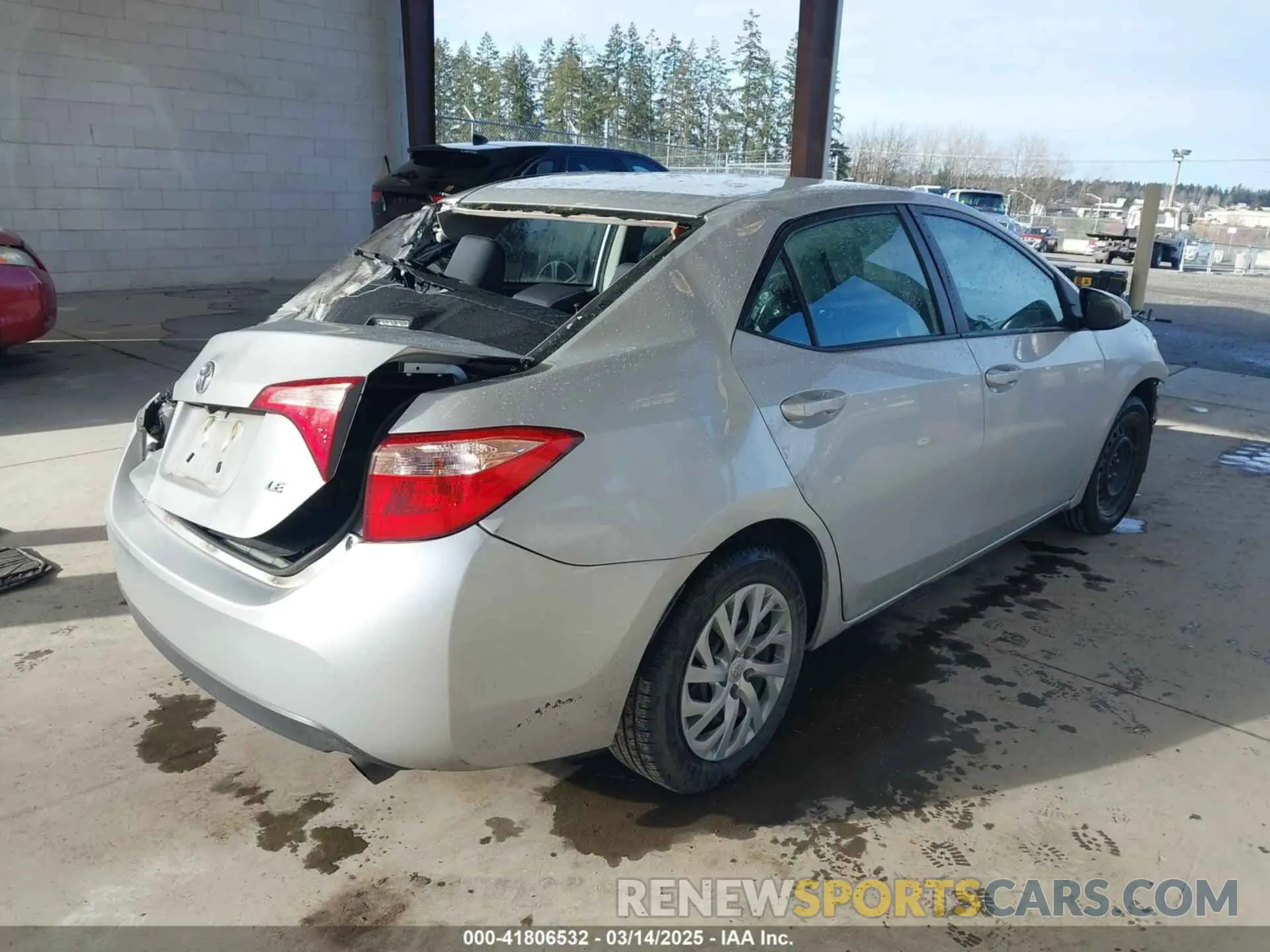 4 Photograph of a damaged car 2T1BURHE6KC150480 TOYOTA COROLLA 2019
