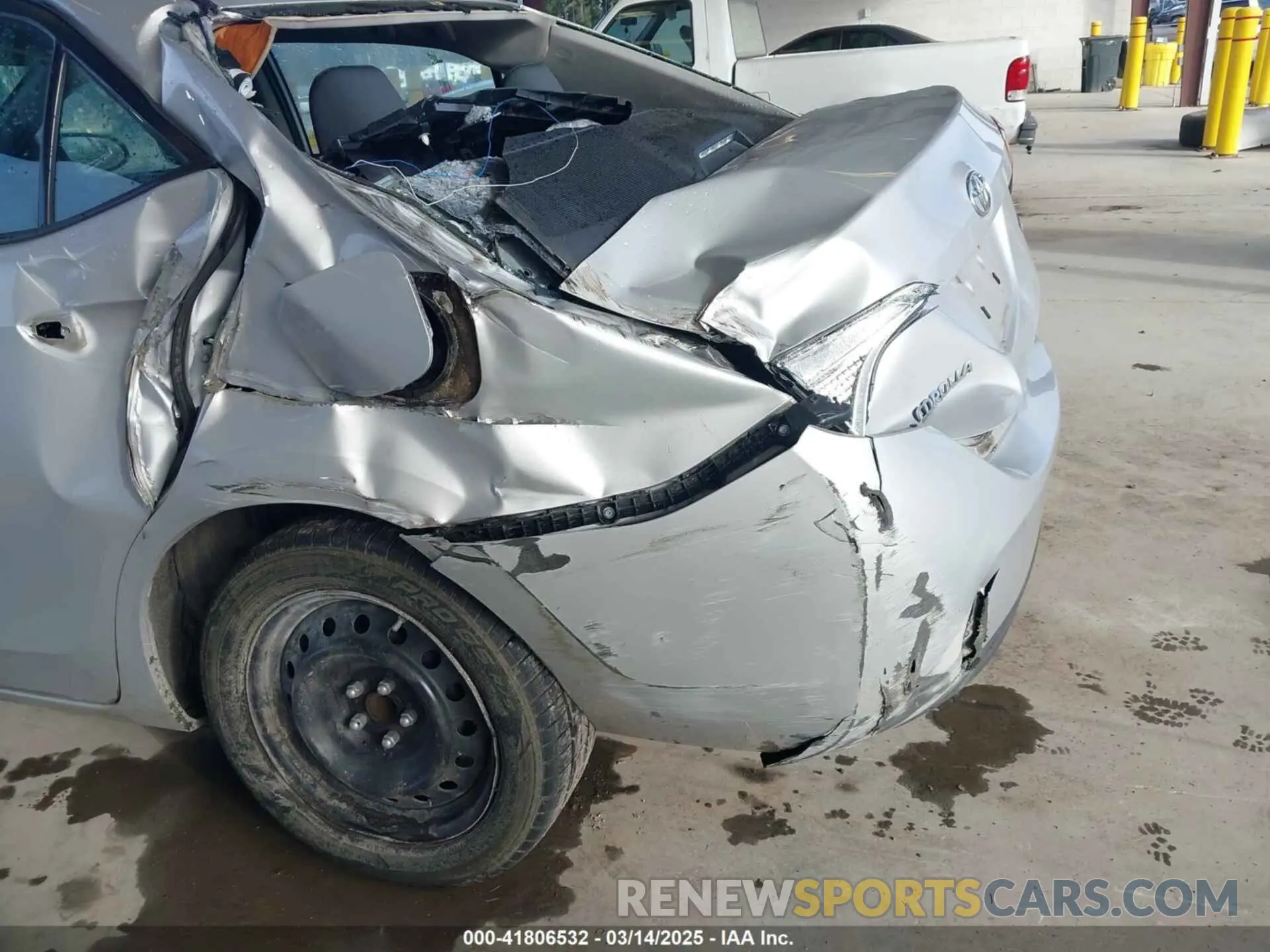 6 Photograph of a damaged car 2T1BURHE6KC150480 TOYOTA COROLLA 2019