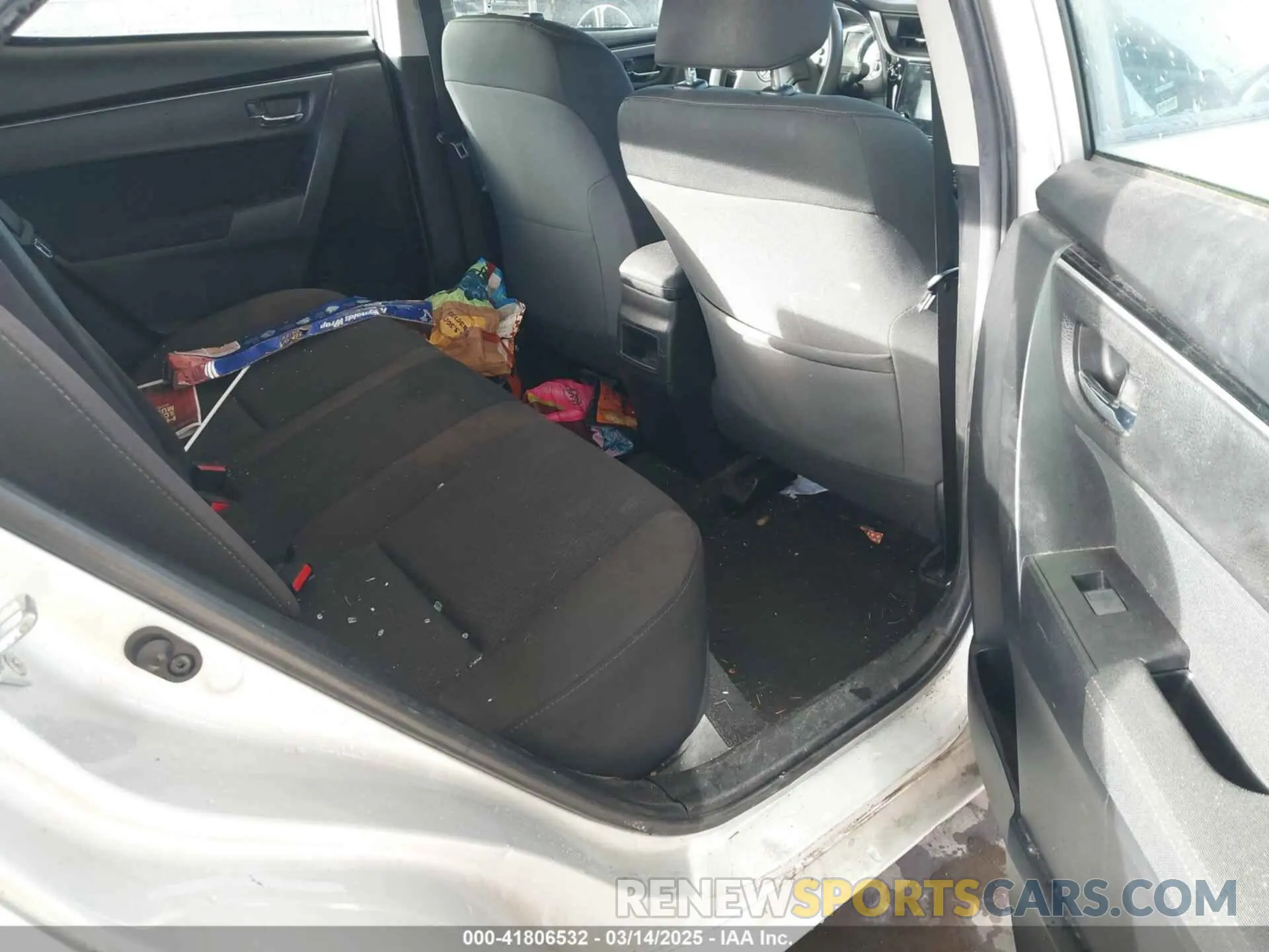 8 Photograph of a damaged car 2T1BURHE6KC150480 TOYOTA COROLLA 2019