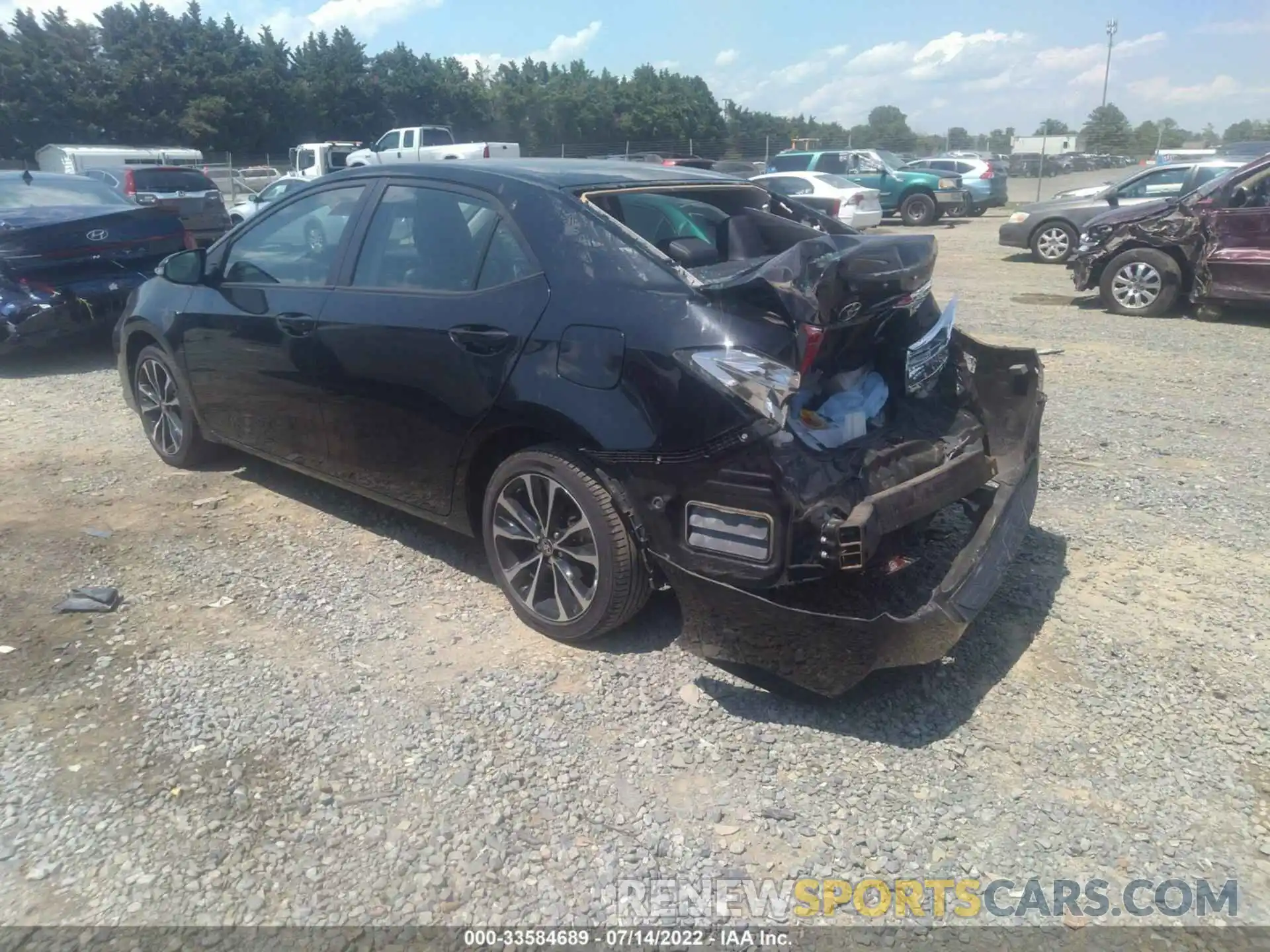 3 Photograph of a damaged car 2T1BURHE6KC151774 TOYOTA COROLLA 2019