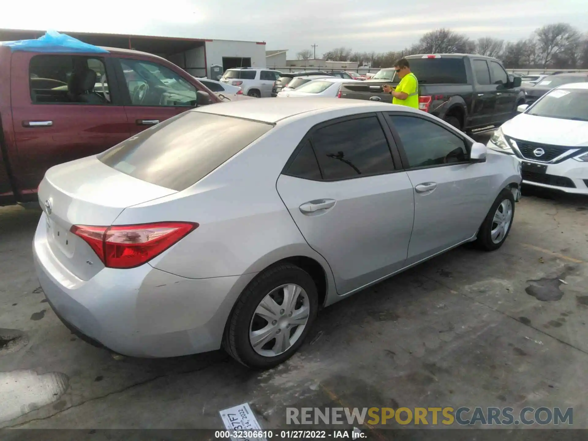 4 Photograph of a damaged car 2T1BURHE6KC155257 TOYOTA COROLLA 2019