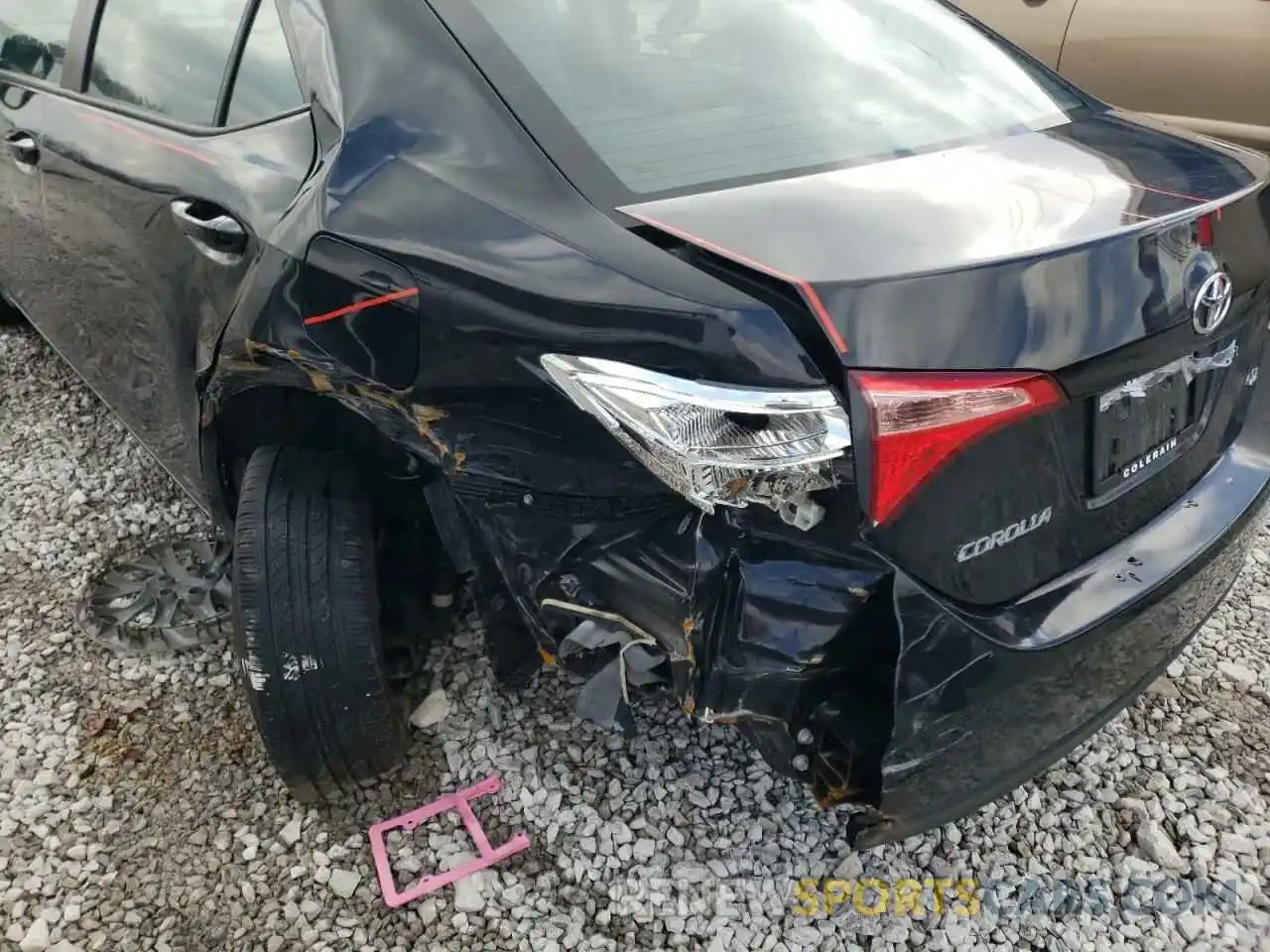 9 Photograph of a damaged car 2T1BURHE6KC157493 TOYOTA COROLLA 2019