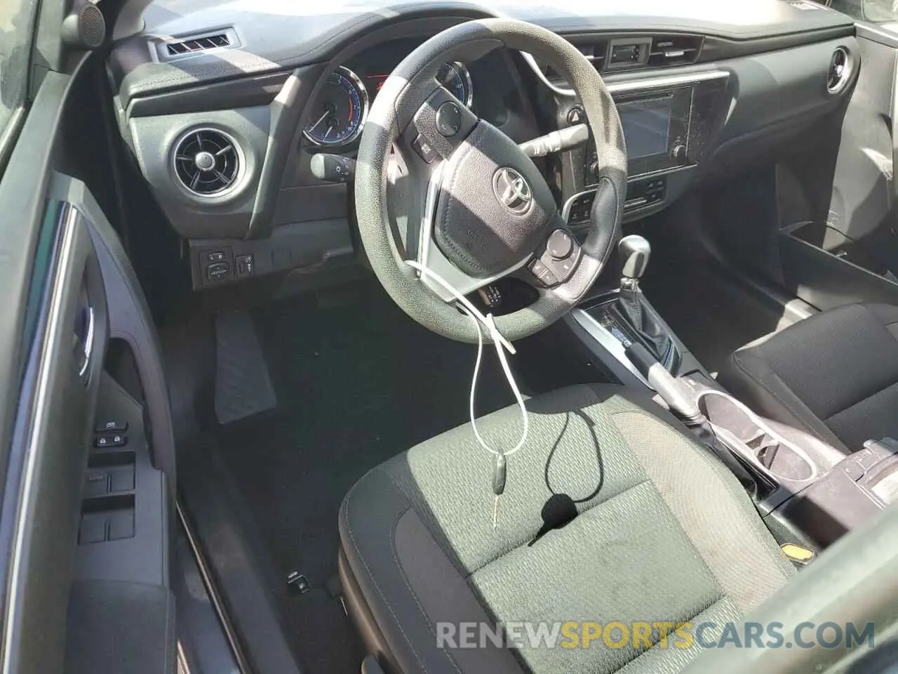 8 Photograph of a damaged car 2T1BURHE6KC157736 TOYOTA COROLLA 2019