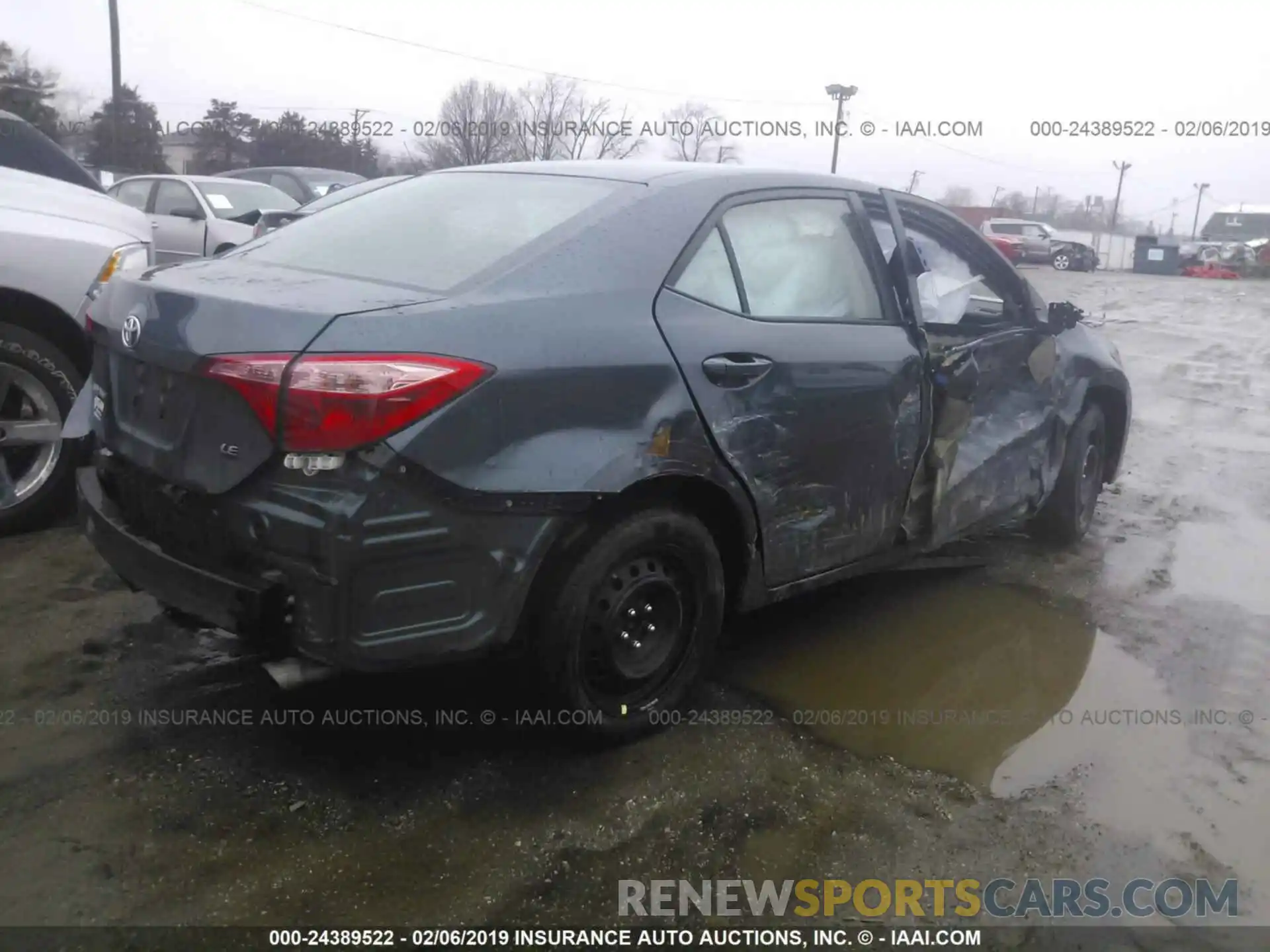 4 Photograph of a damaged car 2T1BURHE6KC157834 TOYOTA COROLLA 2019