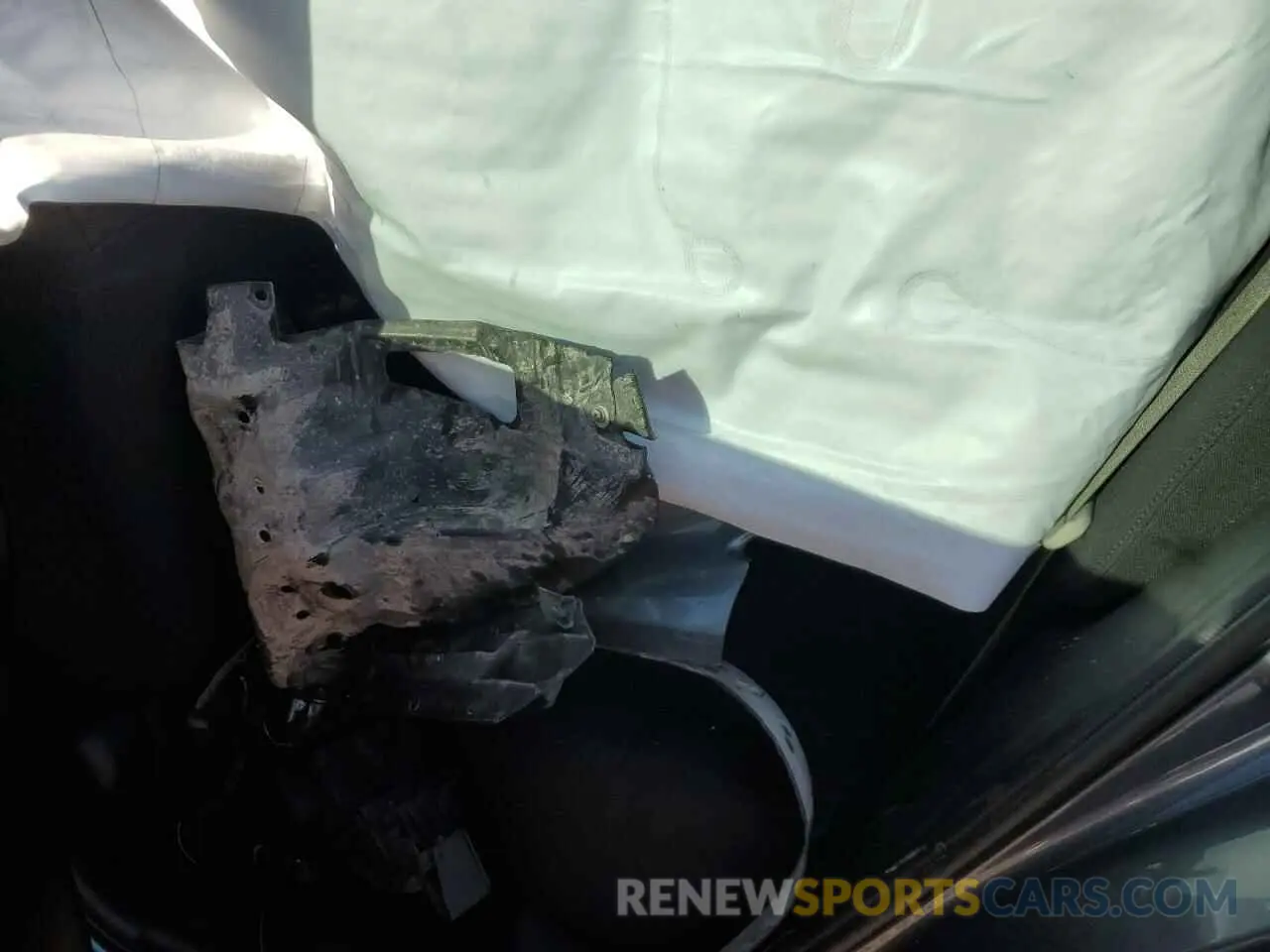 10 Photograph of a damaged car 2T1BURHE6KC169630 TOYOTA COROLLA 2019