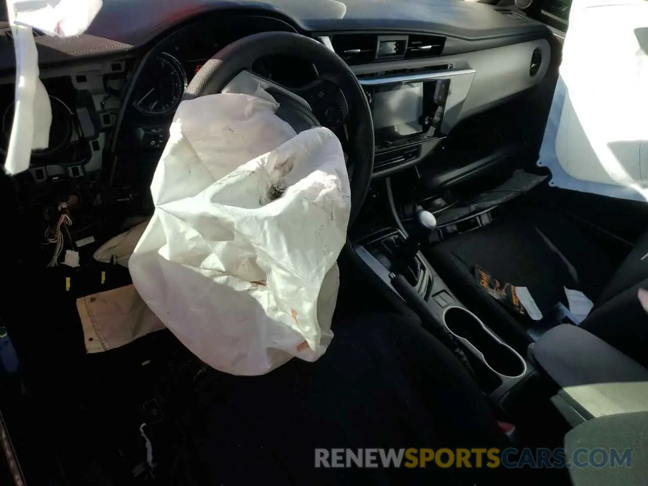 8 Photograph of a damaged car 2T1BURHE6KC169630 TOYOTA COROLLA 2019