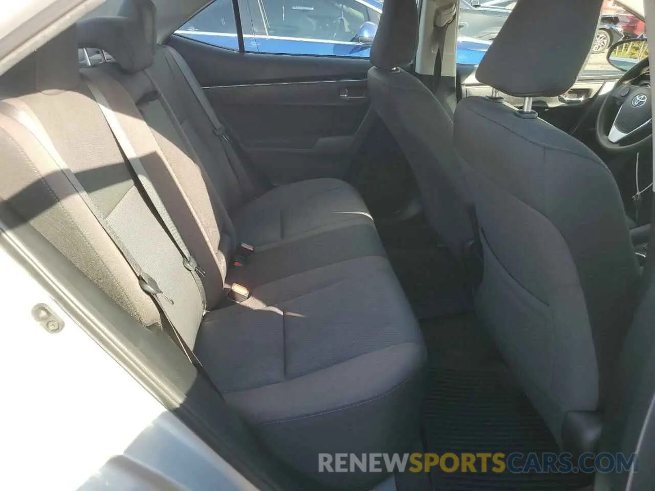 10 Photograph of a damaged car 2T1BURHE6KC170406 TOYOTA COROLLA 2019