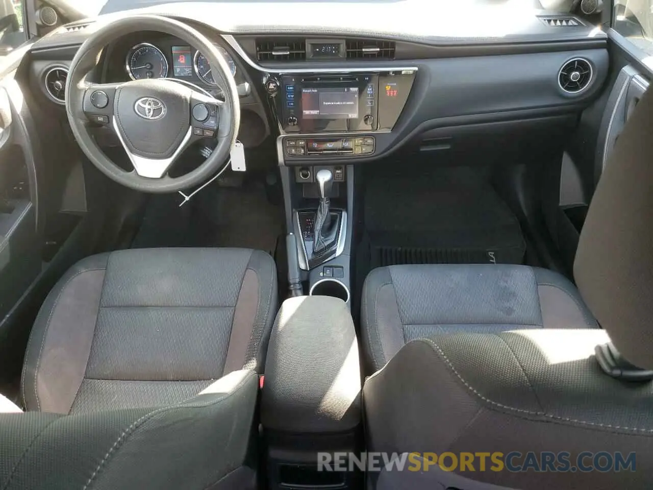 8 Photograph of a damaged car 2T1BURHE6KC170406 TOYOTA COROLLA 2019