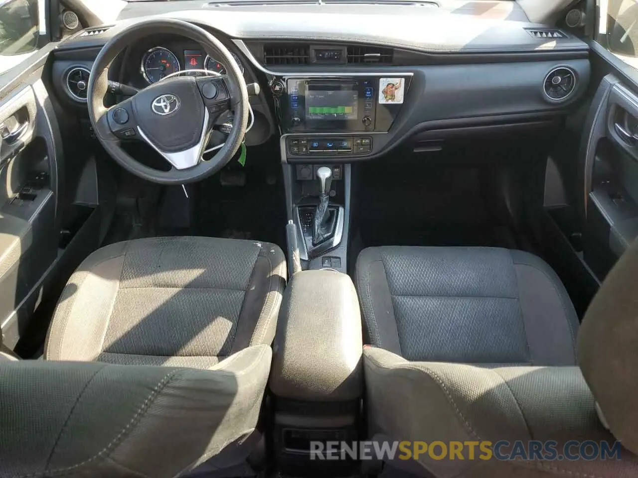 8 Photograph of a damaged car 2T1BURHE6KC172589 TOYOTA COROLLA 2019