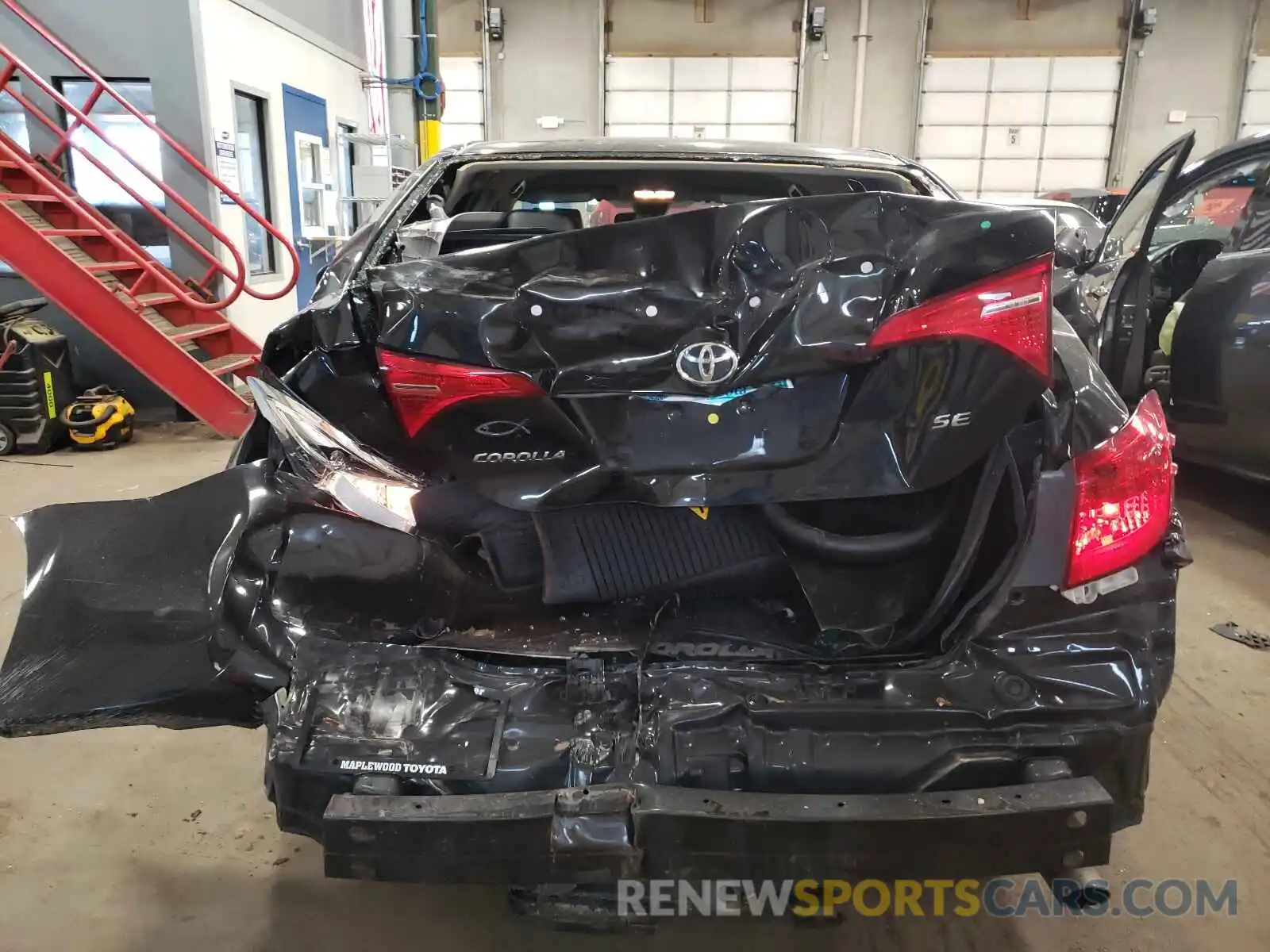 9 Photograph of a damaged car 2T1BURHE6KC174939 TOYOTA COROLLA 2019