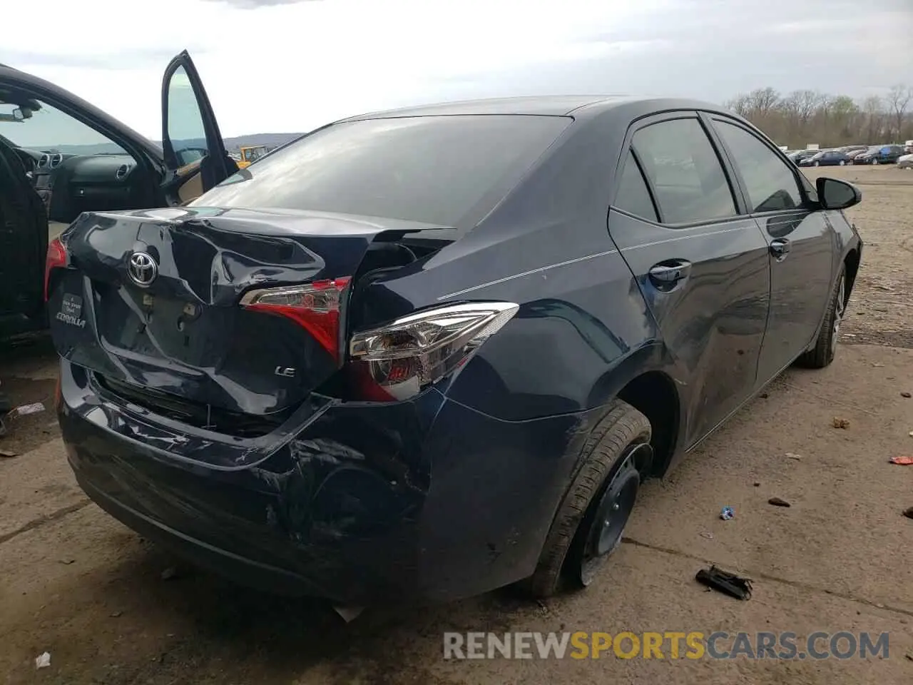4 Photograph of a damaged car 2T1BURHE6KC176433 TOYOTA COROLLA 2019