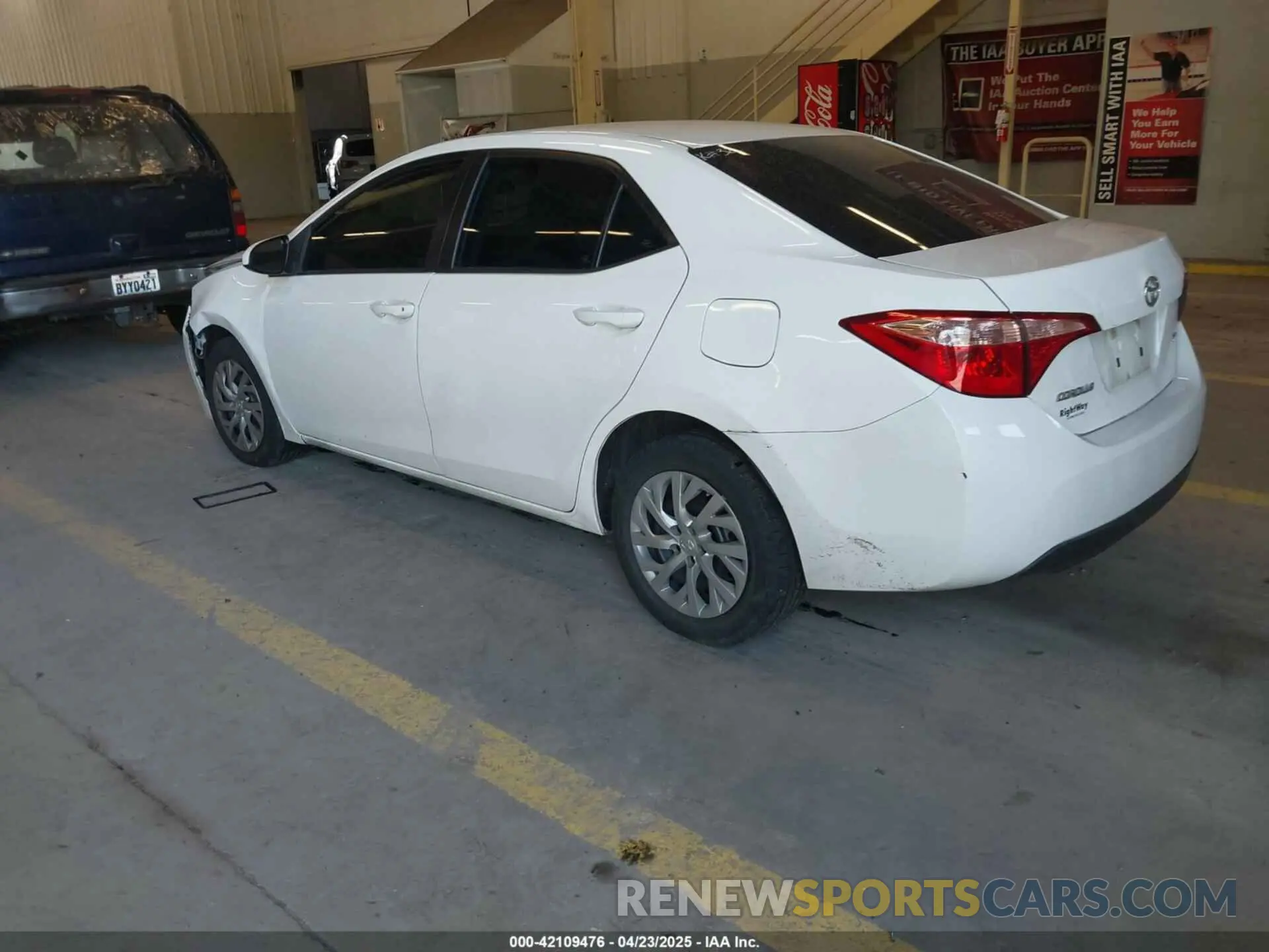 3 Photograph of a damaged car 2T1BURHE6KC177081 TOYOTA COROLLA 2019