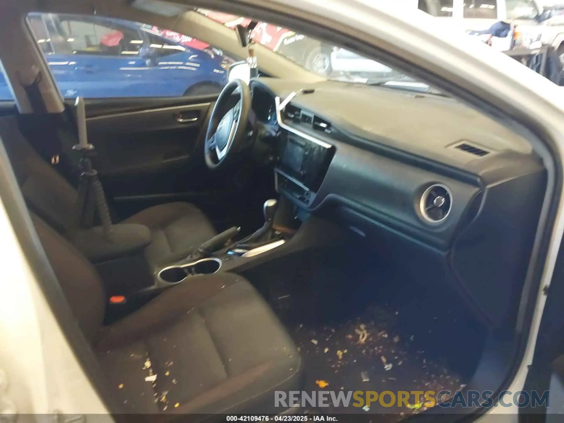 5 Photograph of a damaged car 2T1BURHE6KC177081 TOYOTA COROLLA 2019