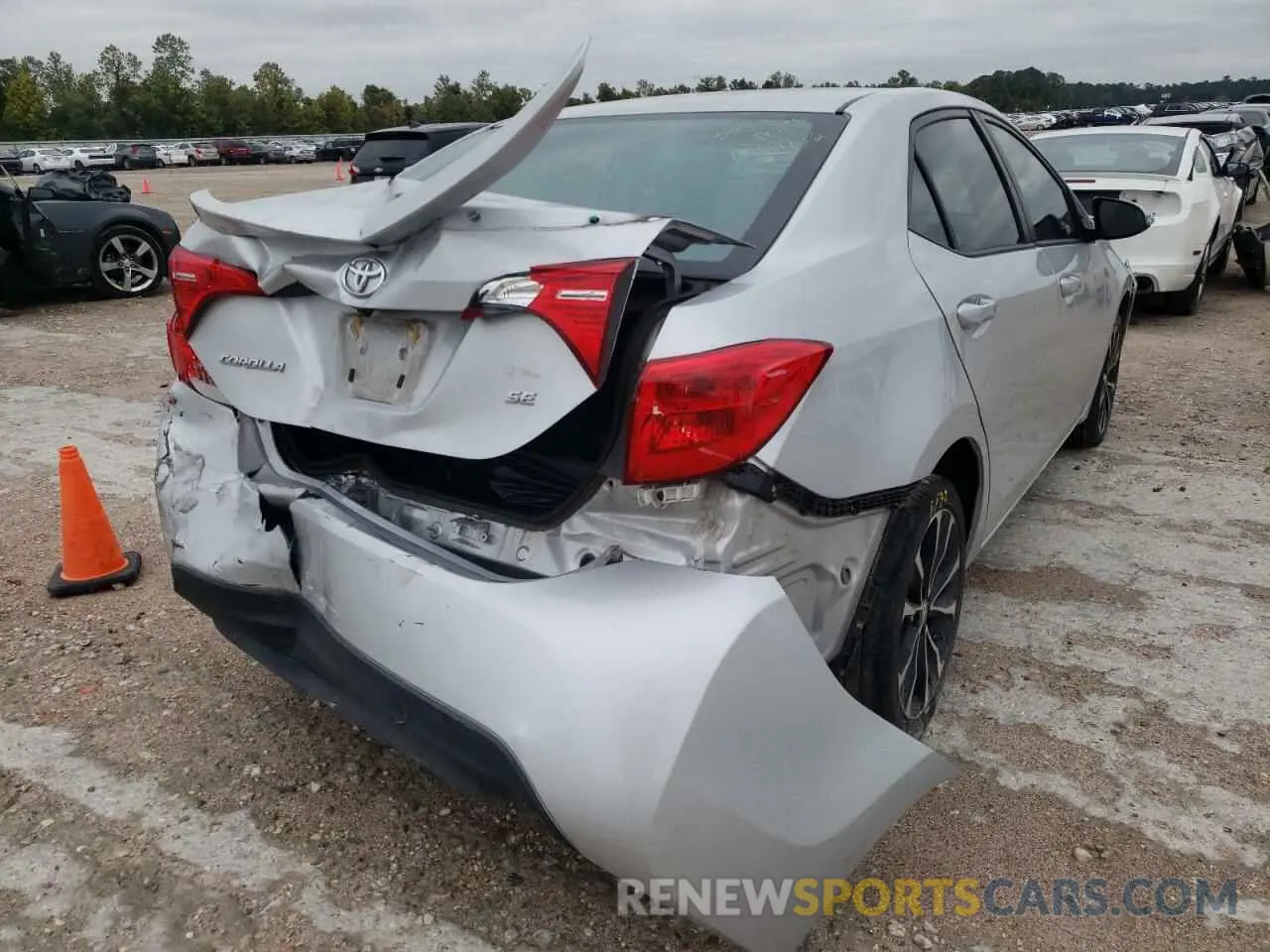 4 Photograph of a damaged car 2T1BURHE6KC182393 TOYOTA COROLLA 2019