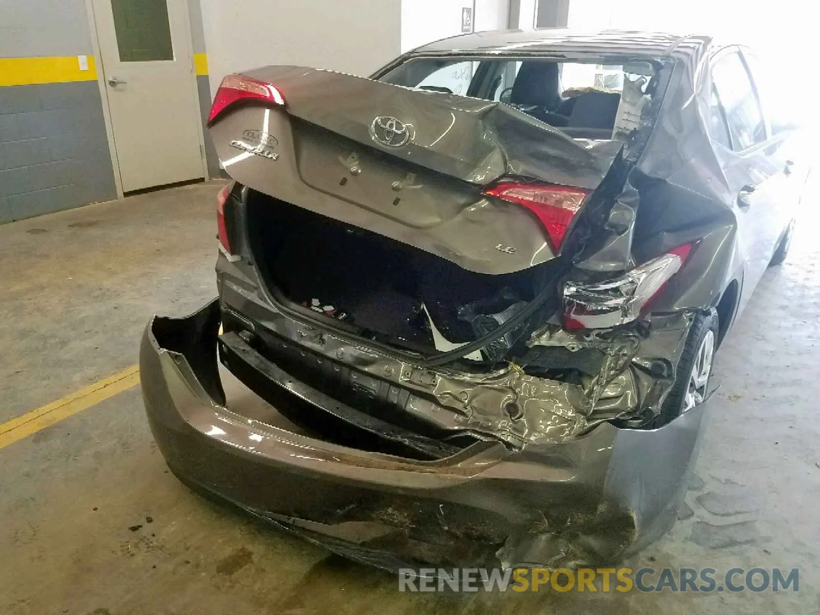 9 Photograph of a damaged car 2T1BURHE6KC194768 TOYOTA COROLLA 2019