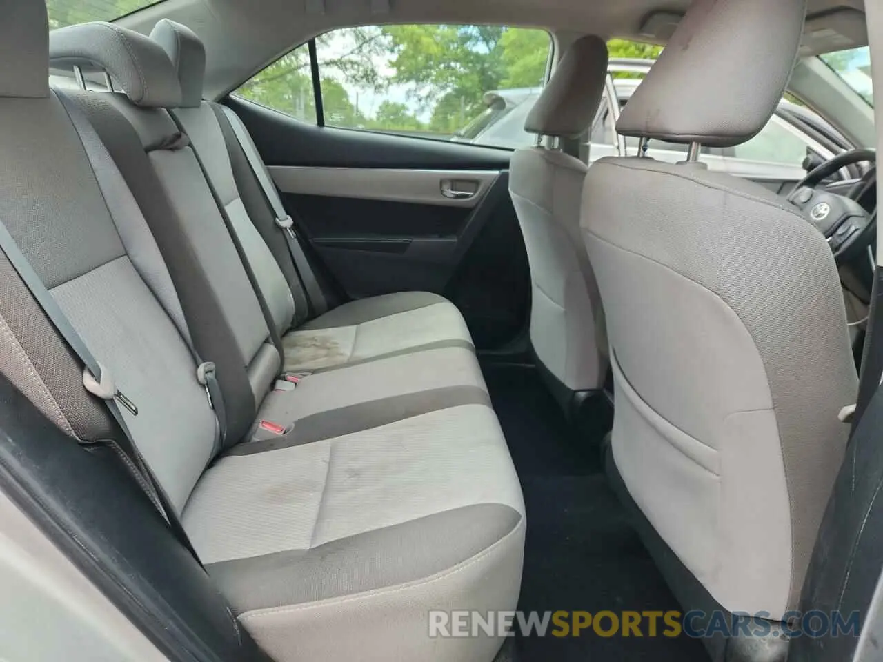 10 Photograph of a damaged car 2T1BURHE6KC200231 TOYOTA COROLLA 2019