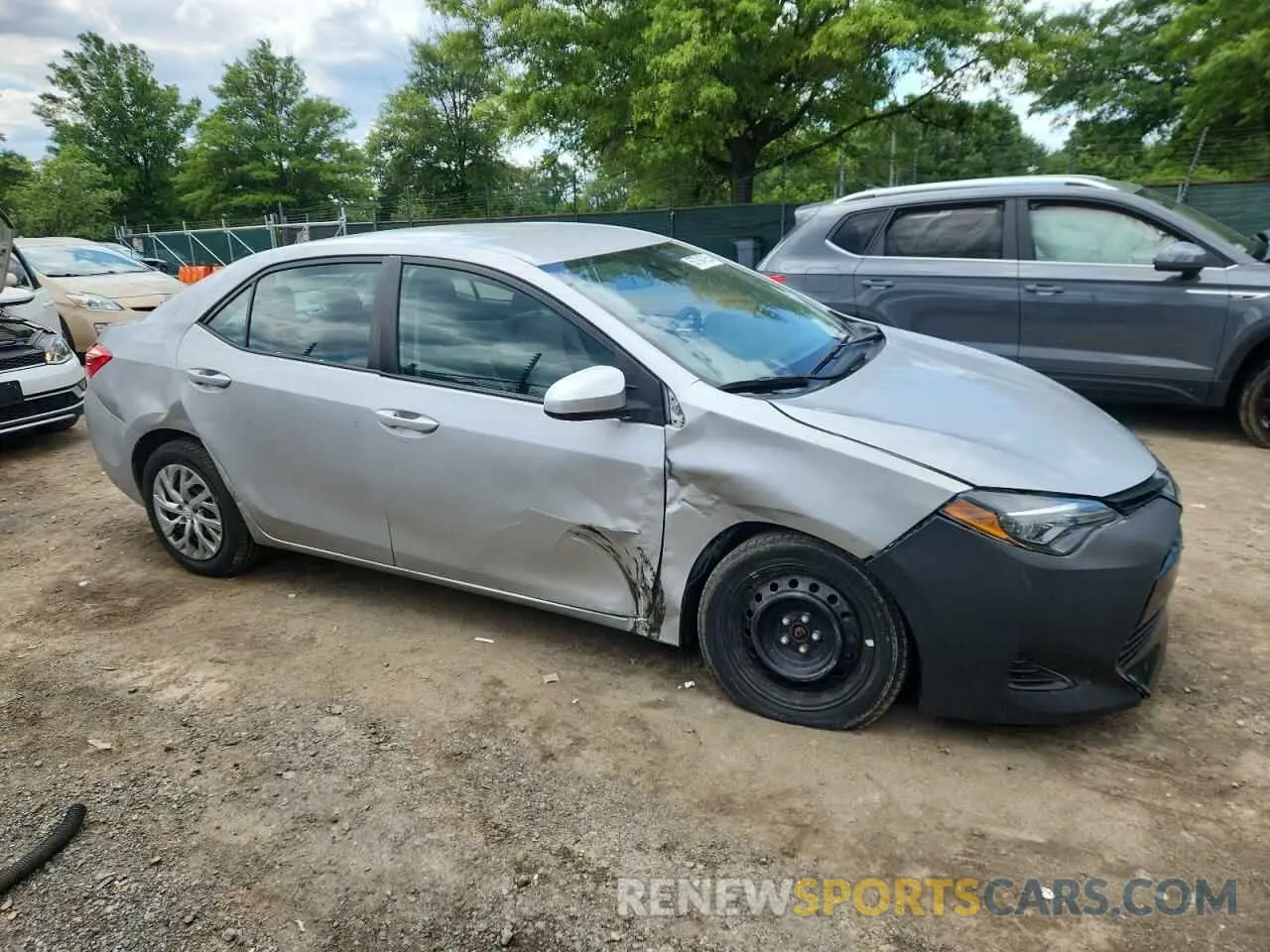 4 Photograph of a damaged car 2T1BURHE6KC200231 TOYOTA COROLLA 2019
