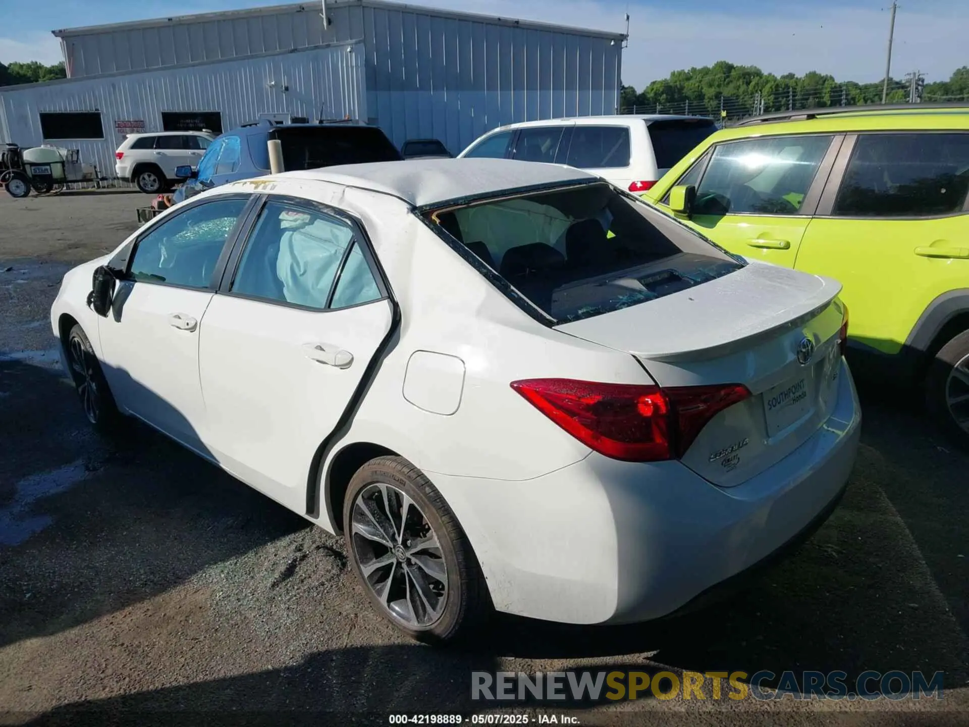3 Photograph of a damaged car 2T1BURHE6KC204618 TOYOTA COROLLA 2019