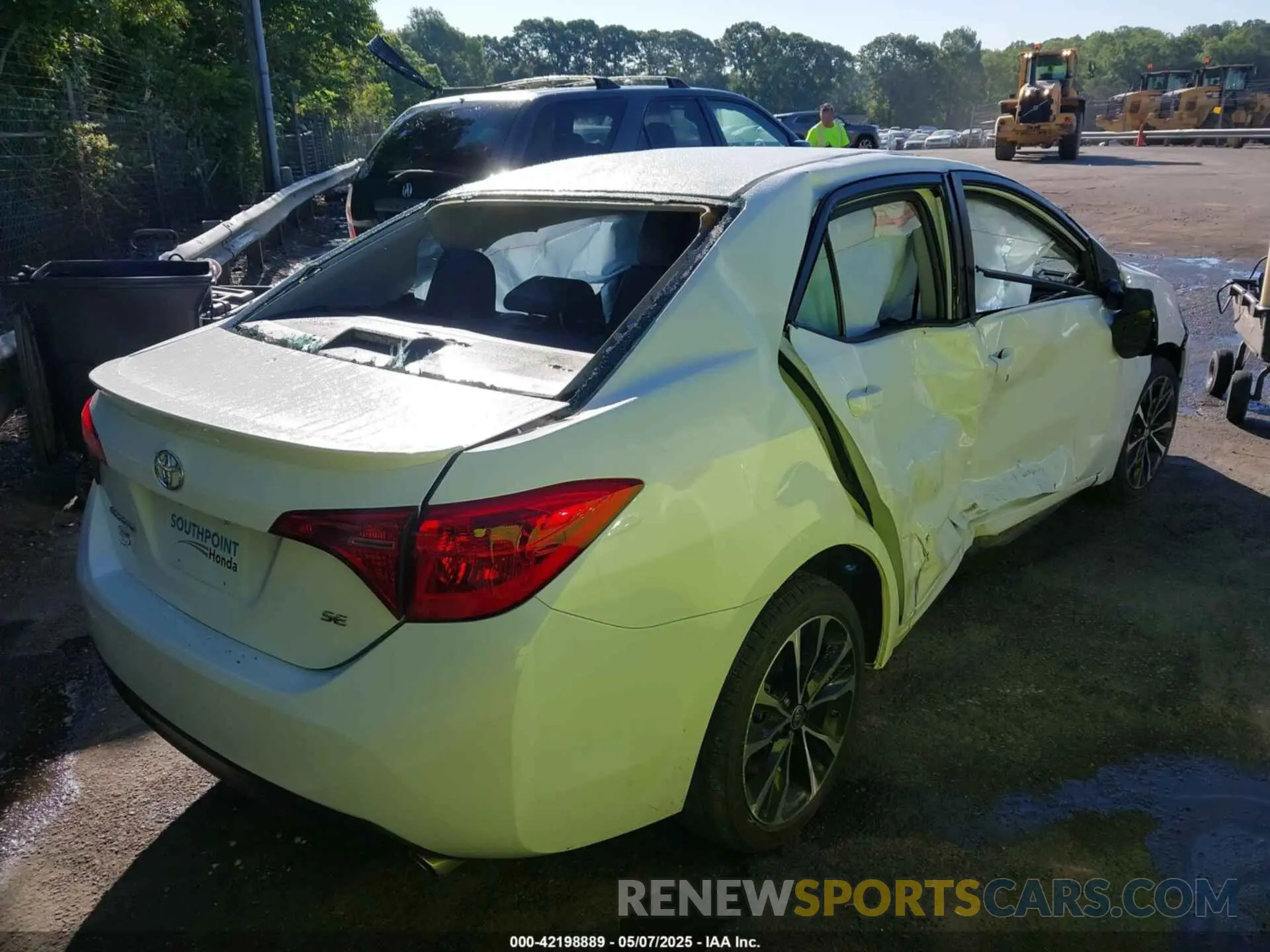 4 Photograph of a damaged car 2T1BURHE6KC204618 TOYOTA COROLLA 2019