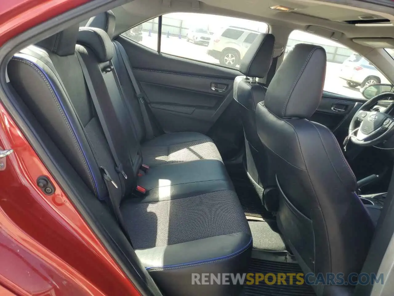 10 Photograph of a damaged car 2T1BURHE6KC208605 TOYOTA COROLLA 2019