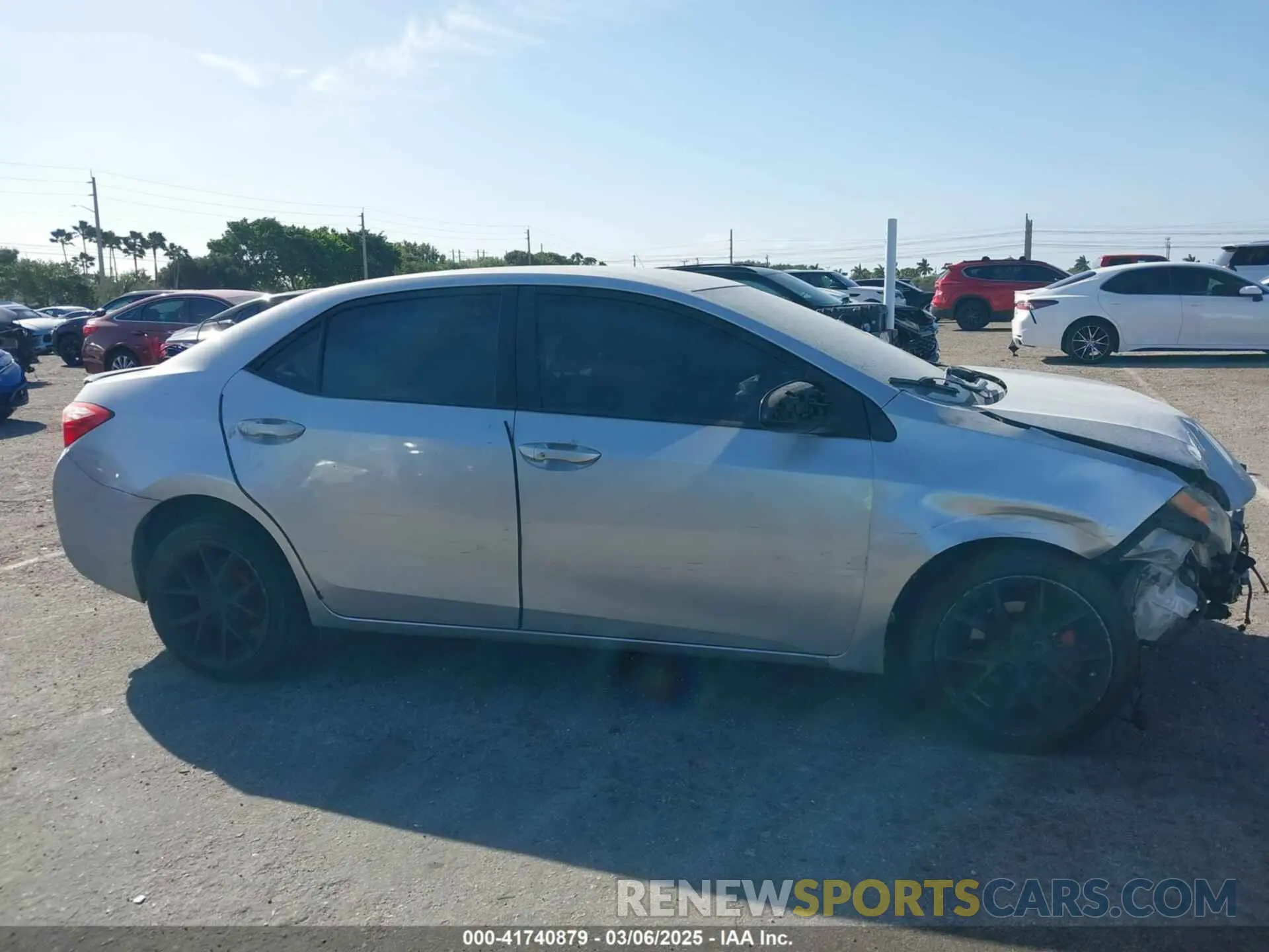 14 Photograph of a damaged car 2T1BURHE6KC209026 TOYOTA COROLLA 2019