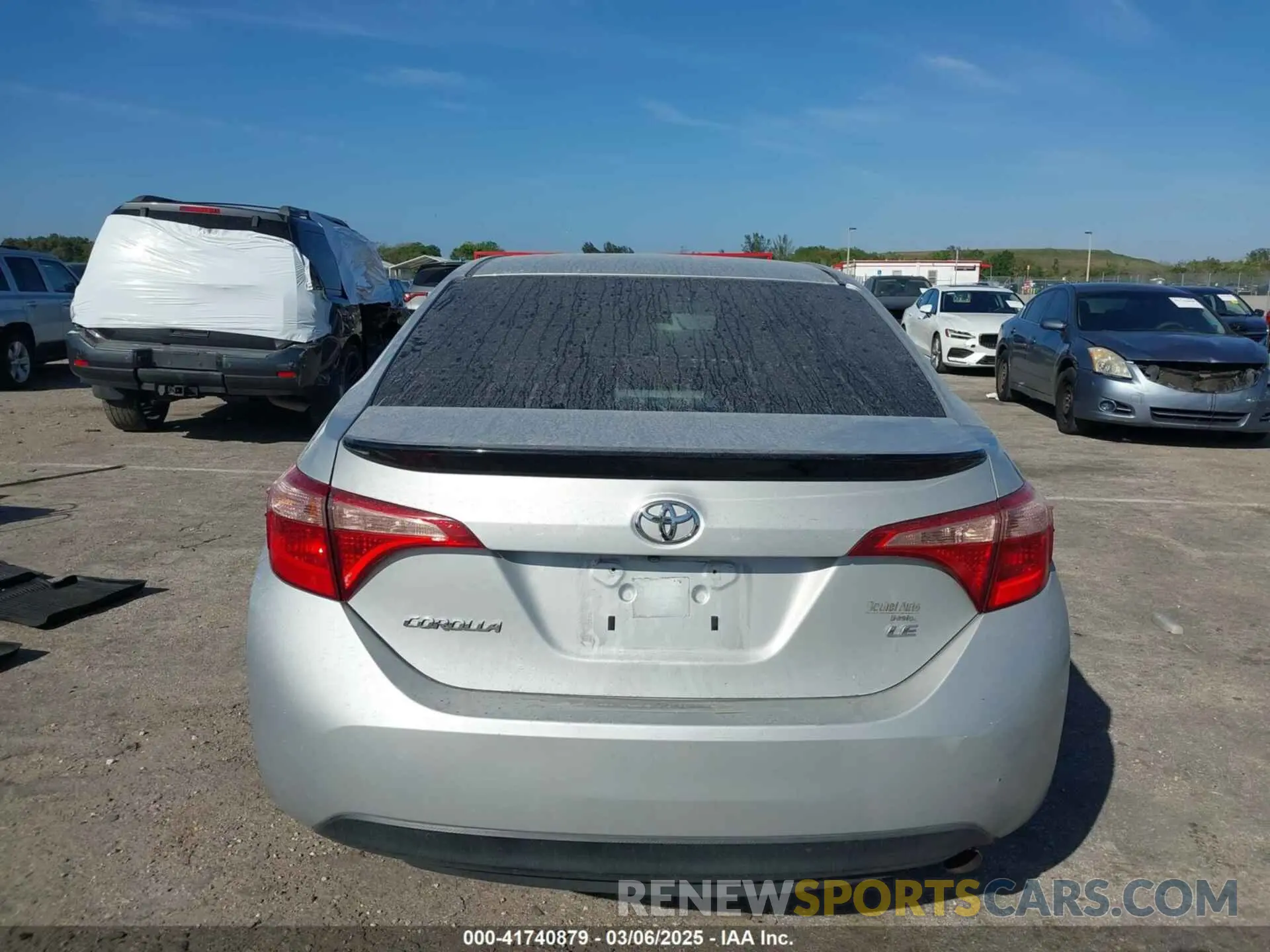 17 Photograph of a damaged car 2T1BURHE6KC209026 TOYOTA COROLLA 2019