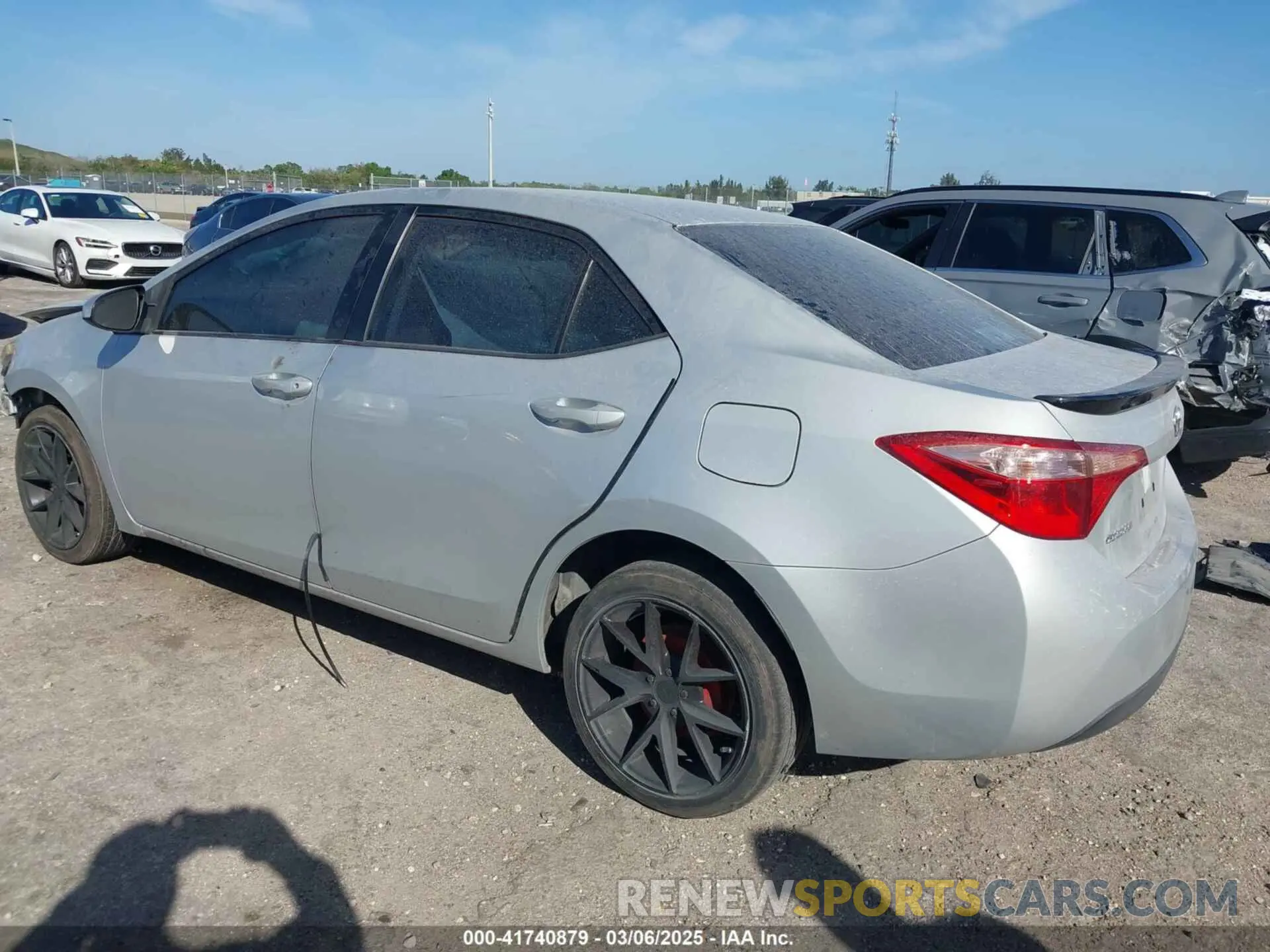 3 Photograph of a damaged car 2T1BURHE6KC209026 TOYOTA COROLLA 2019