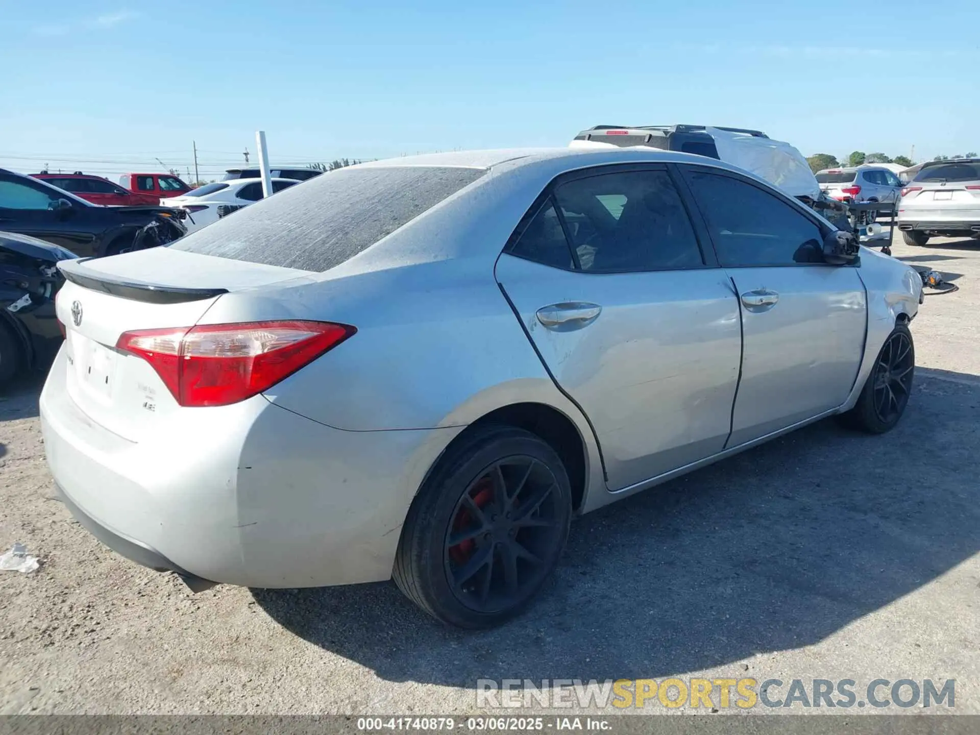 4 Photograph of a damaged car 2T1BURHE6KC209026 TOYOTA COROLLA 2019