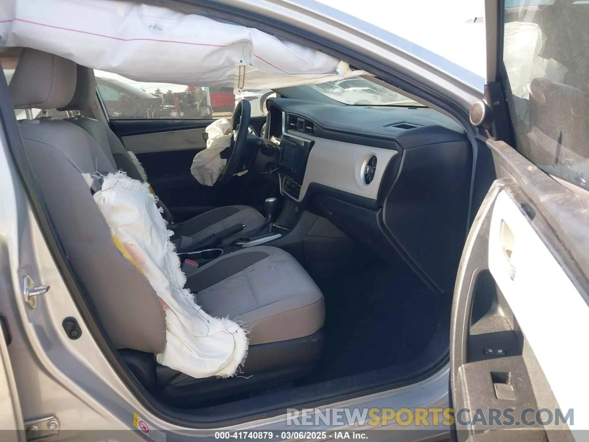 5 Photograph of a damaged car 2T1BURHE6KC209026 TOYOTA COROLLA 2019