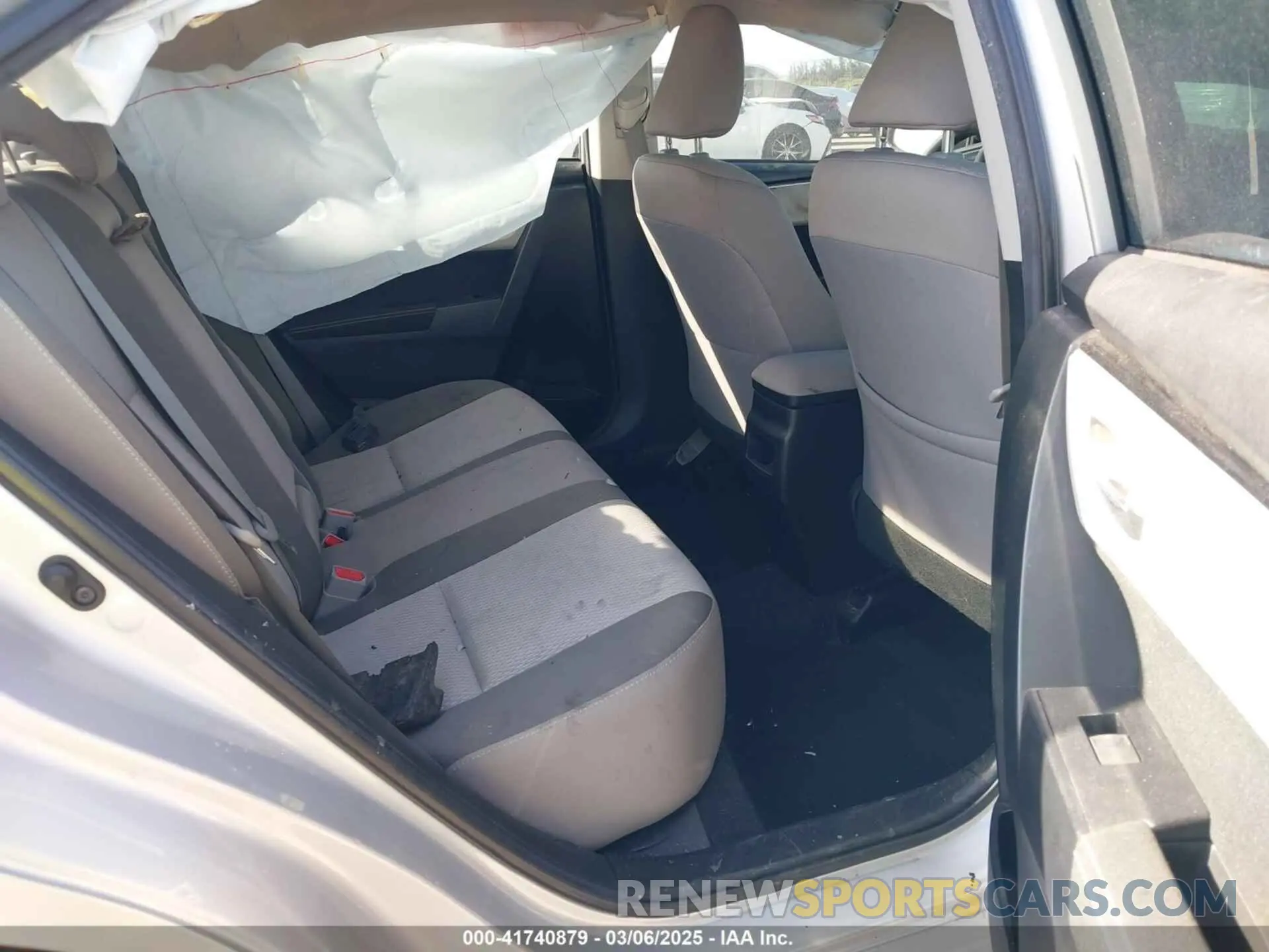 8 Photograph of a damaged car 2T1BURHE6KC209026 TOYOTA COROLLA 2019
