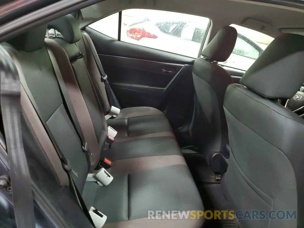10 Photograph of a damaged car 2T1BURHE6KC211035 TOYOTA COROLLA 2019