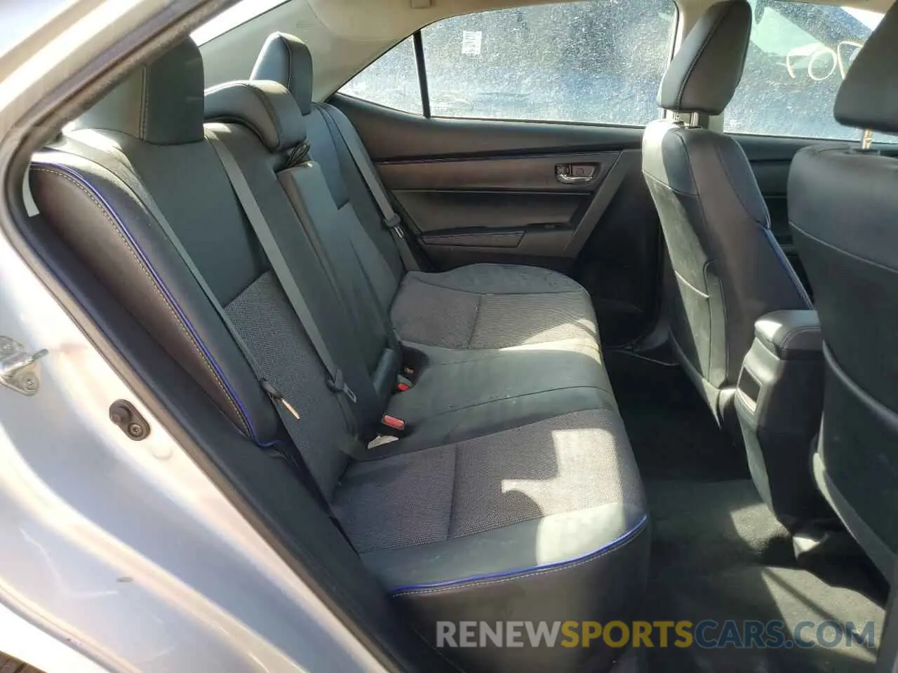 10 Photograph of a damaged car 2T1BURHE6KC211052 TOYOTA COROLLA 2019