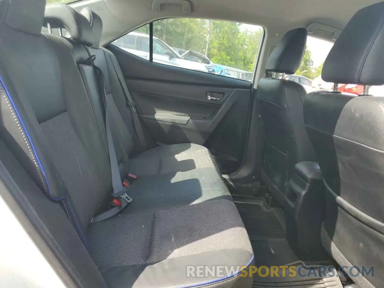 10 Photograph of a damaged car 2T1BURHE6KC211116 TOYOTA COROLLA 2019