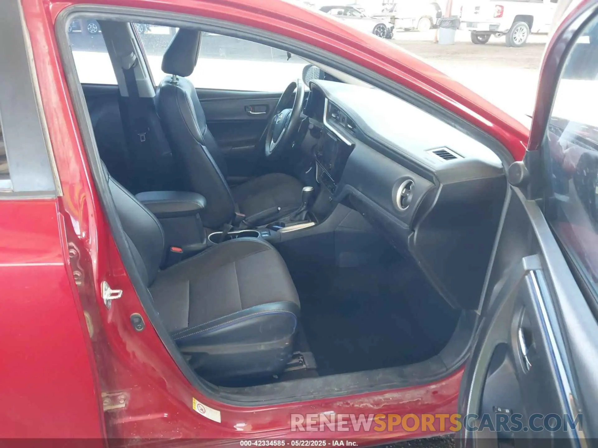 5 Photograph of a damaged car 2T1BURHE6KC211732 TOYOTA COROLLA 2019