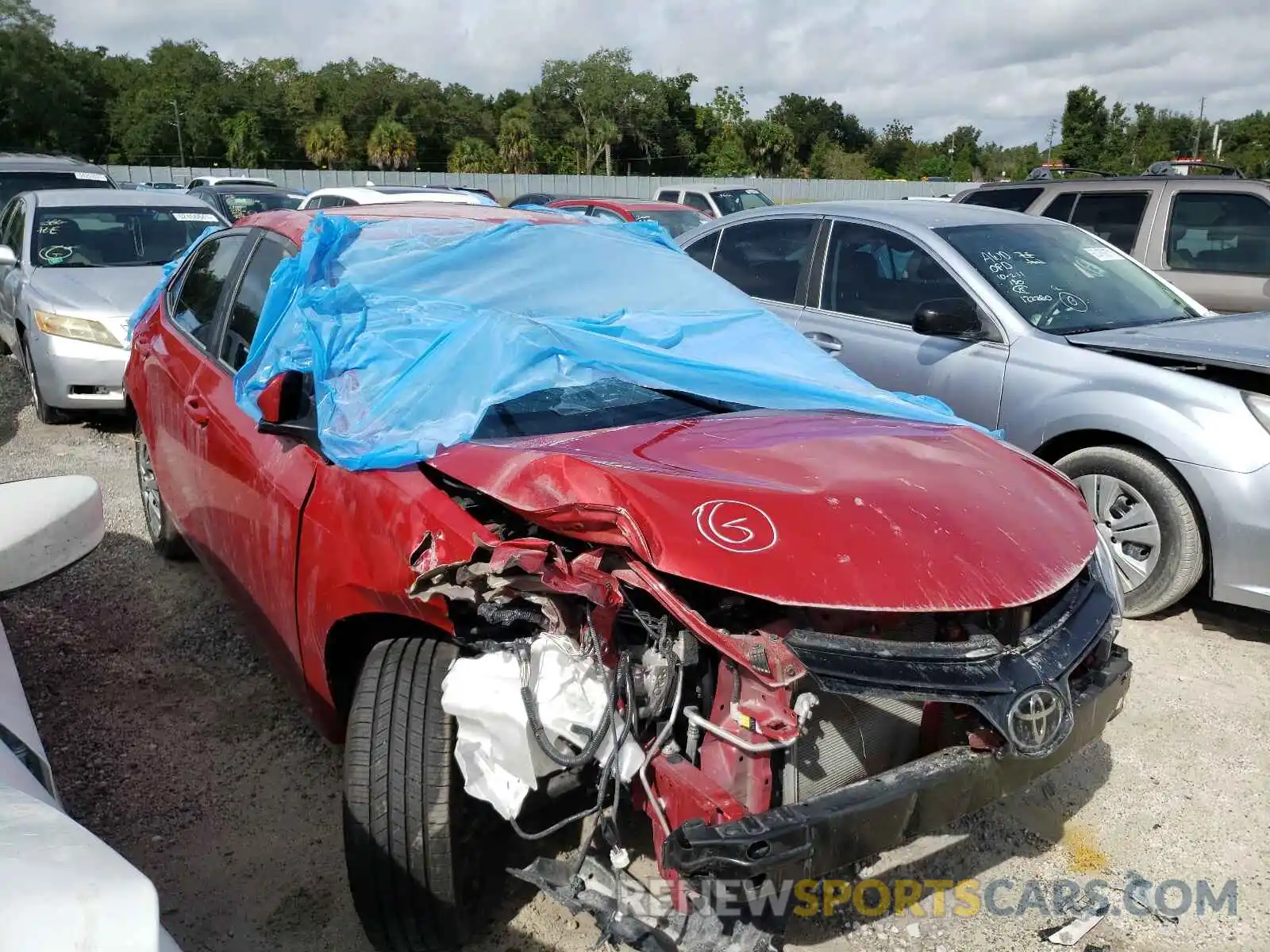 1 Photograph of a damaged car 2T1BURHE6KC212928 TOYOTA COROLLA 2019