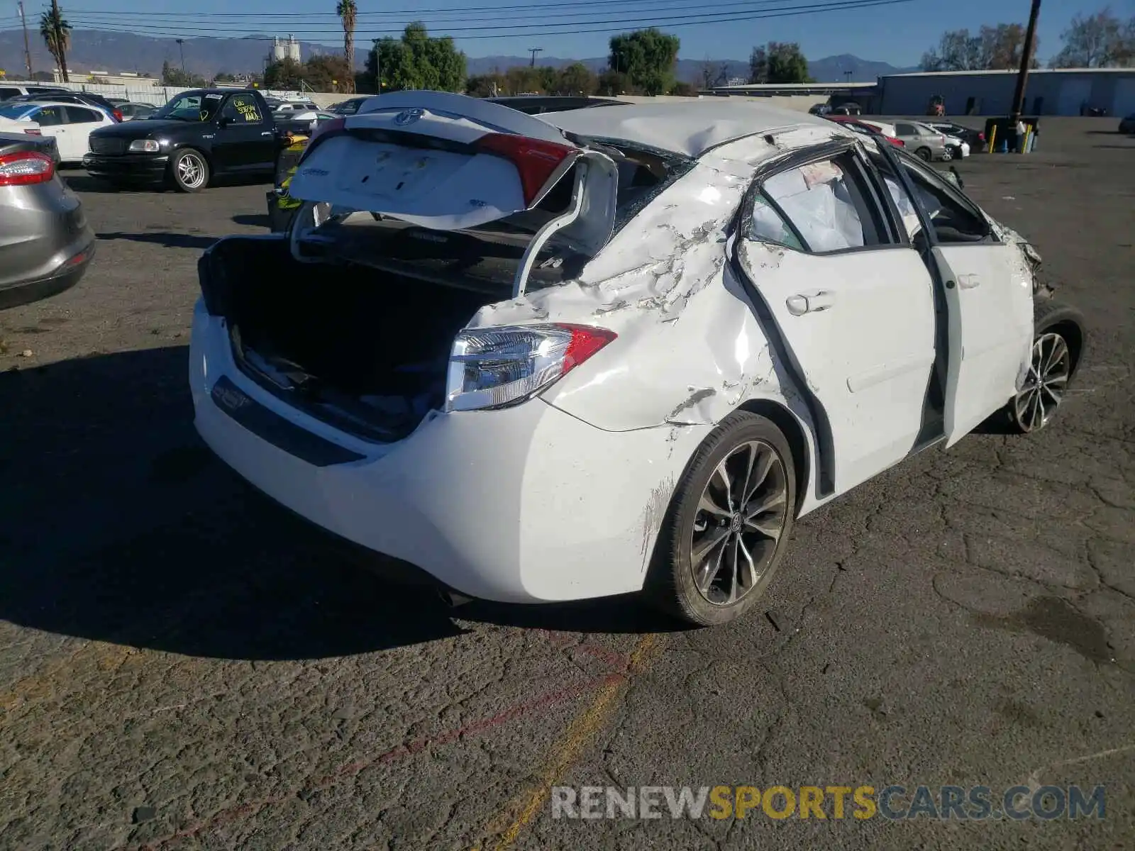 4 Photograph of a damaged car 2T1BURHE6KC219474 TOYOTA COROLLA 2019