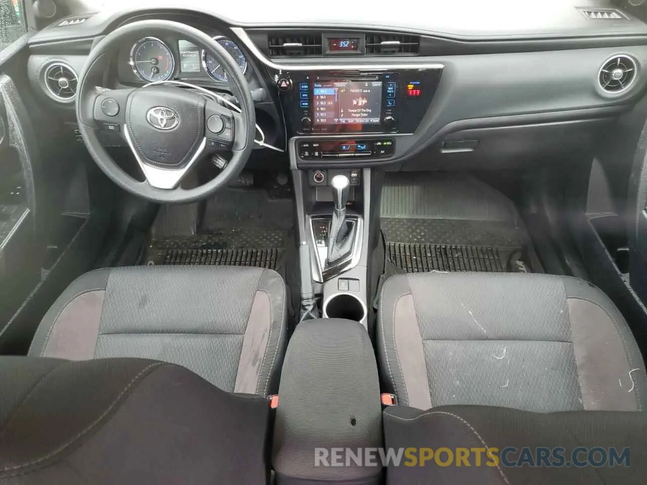 8 Photograph of a damaged car 2T1BURHE6KC220950 TOYOTA COROLLA 2019